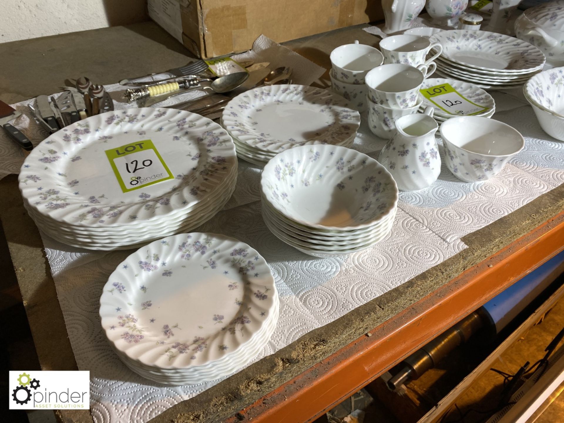 Wedgwood April Flowers Dinner Service, comprising 6 main plates, 6 cake plates, 6 side plates, 6