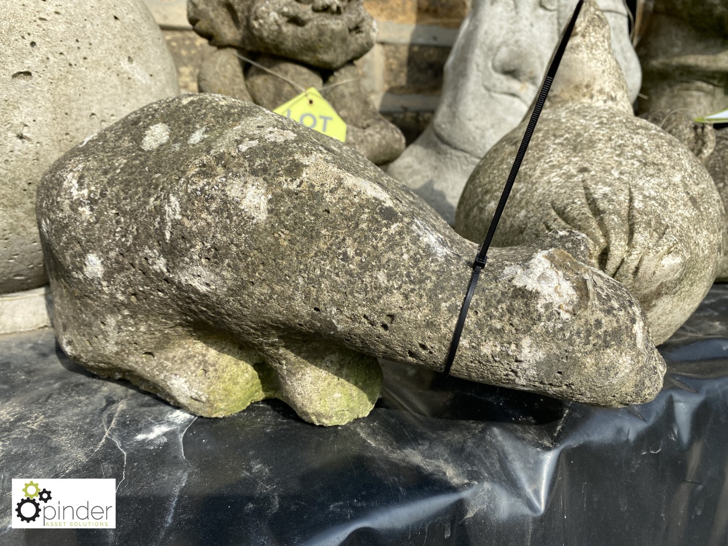 Reconstituted stone Cat, approx. 14in long - Image 2 of 2