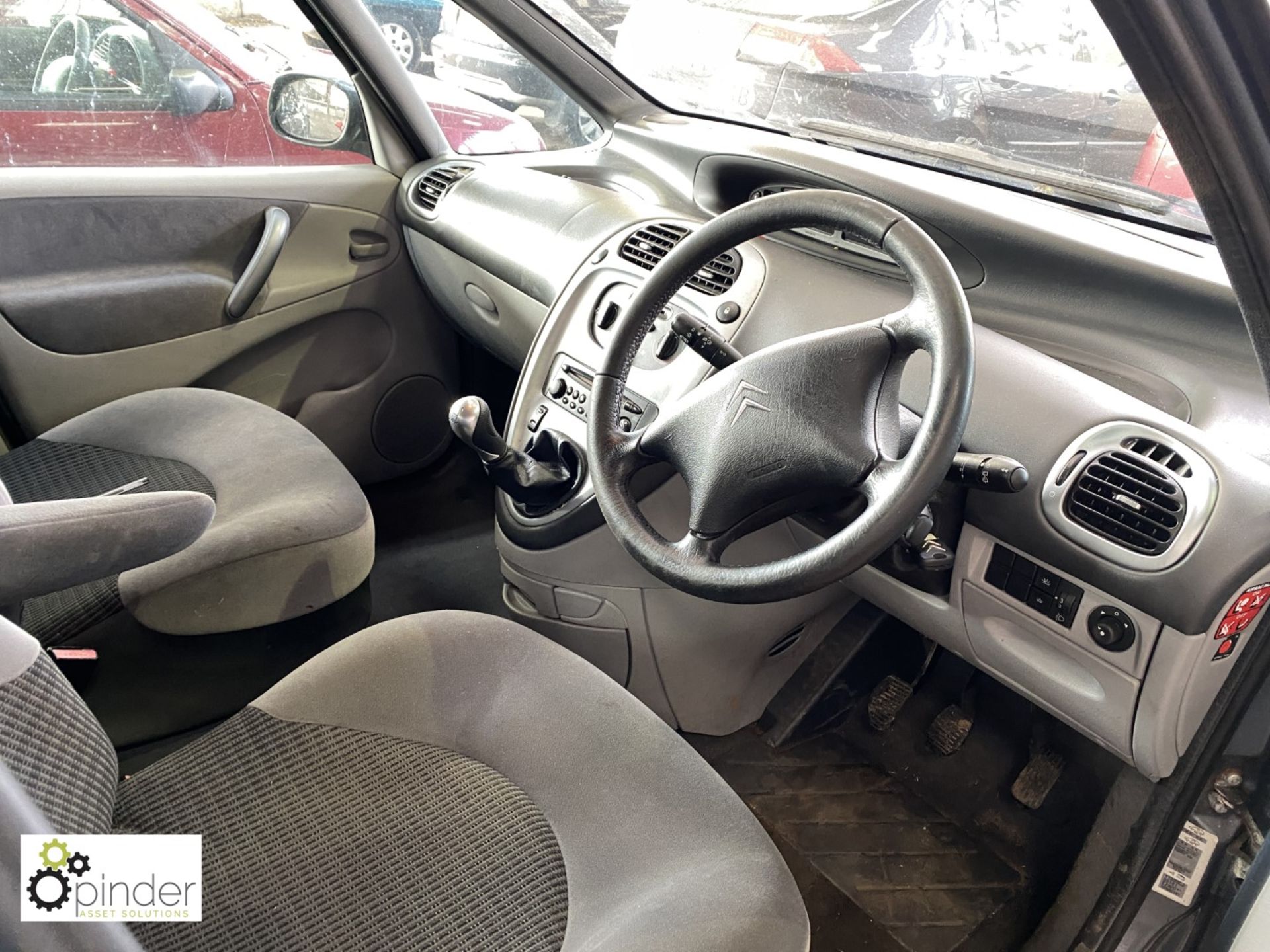 Citroen Xsara Picasso Desire 1.6 petrol MPV, registration: CA57 UOG, date of registration: 25 - Image 7 of 12