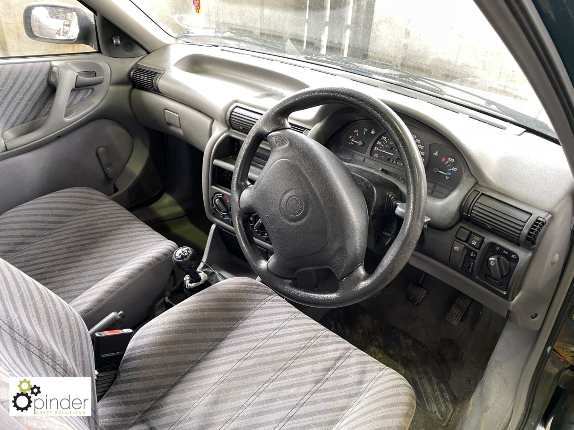 Vauxhall Astra Merit 1.6 petrol 5-door Hatchback, registration: R655 EHL, date of registration: 26 - Image 7 of 11