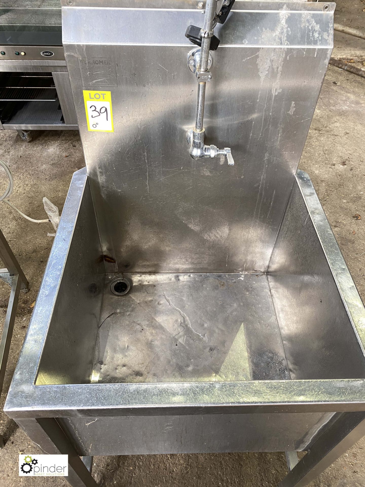 Teknomek stainless steel Wash Down Sink, 600mm x 600mm x 450mm deep, with hose and gun (LOCATION: - Image 3 of 3