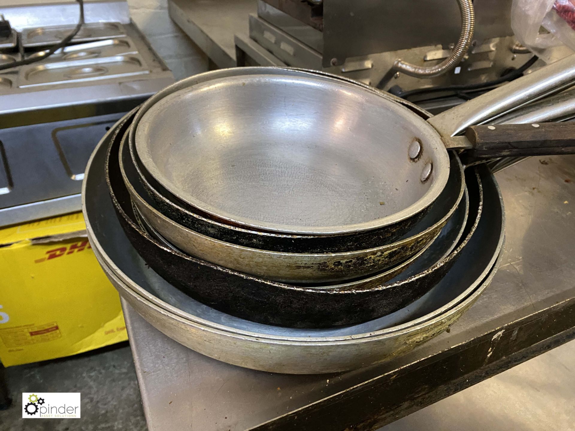 6 various Frying Pans (LOCATION: Greater Manchester) / (please note this lot has a lift out fee - Image 2 of 2