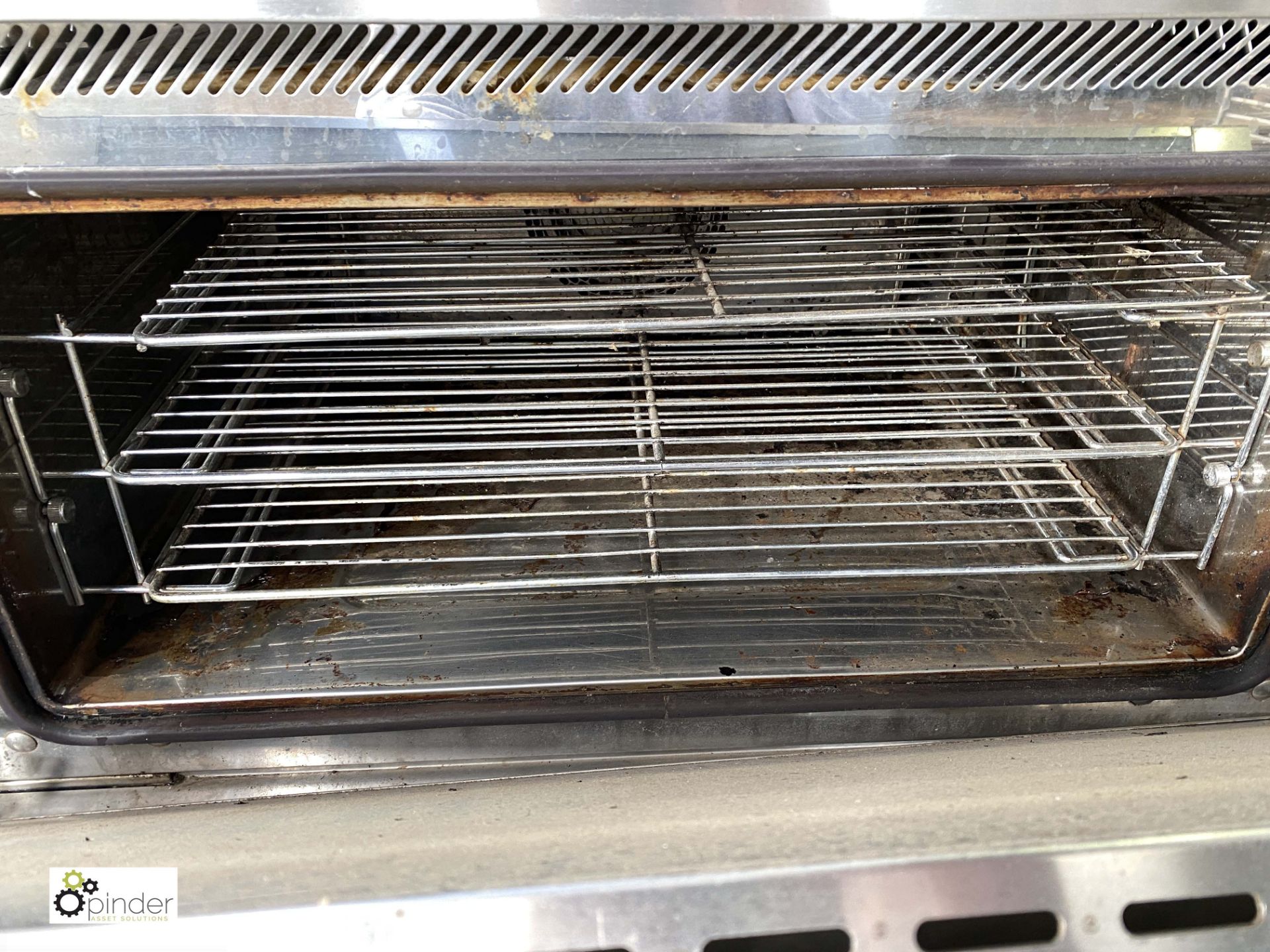 36PX-UMI stainless steel Electric Oven, 380volts, 4kw, damaged door, with stainless steel stand ( - Image 3 of 5