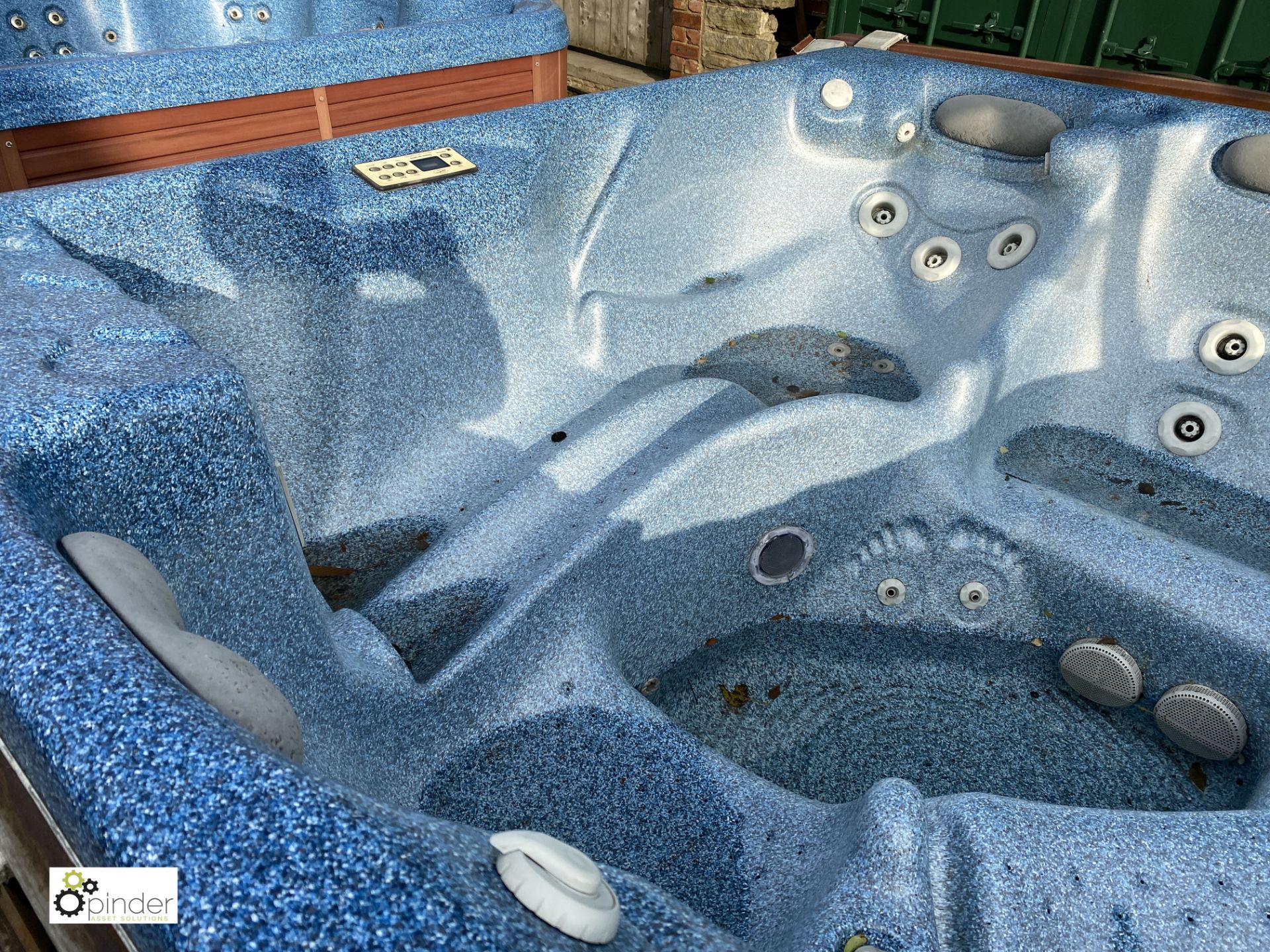 2 Spaform 6-person Hot Tubs/Spas - Image 4 of 15