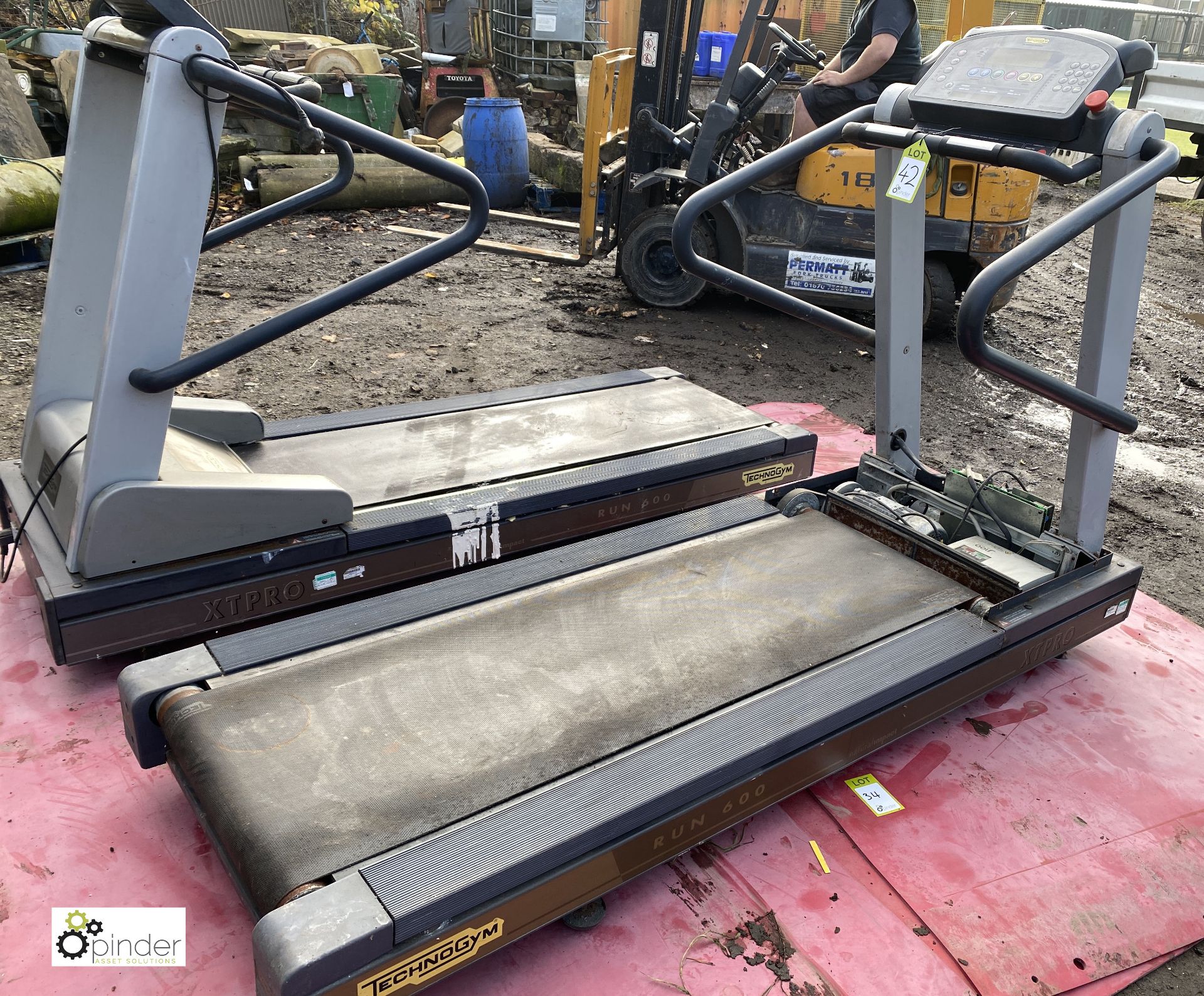 Pair Technogym XTPRO Run 600 Treadmills (spares or repairs) - Image 4 of 6