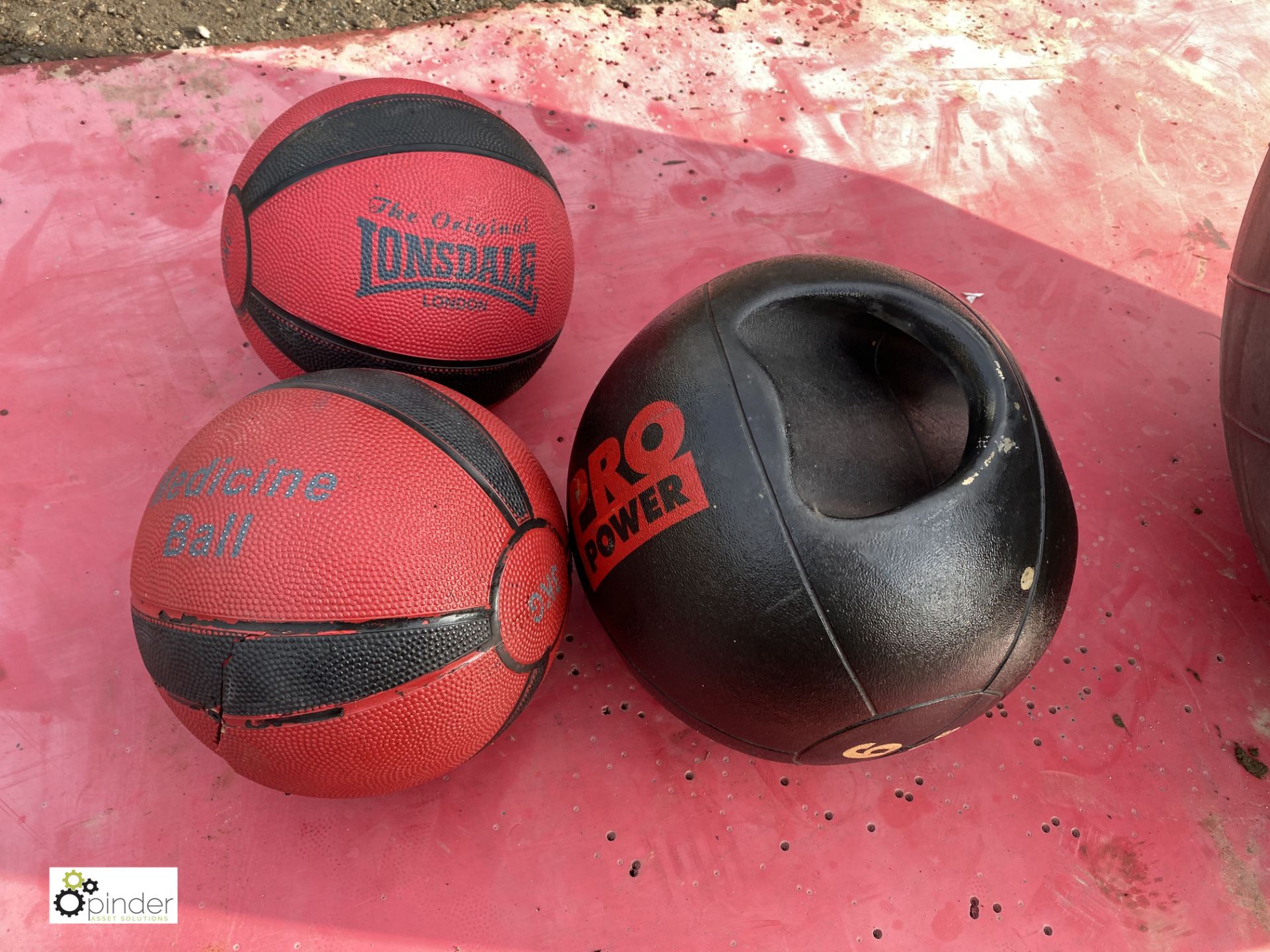 5 various Training Balls - Image 6 of 6