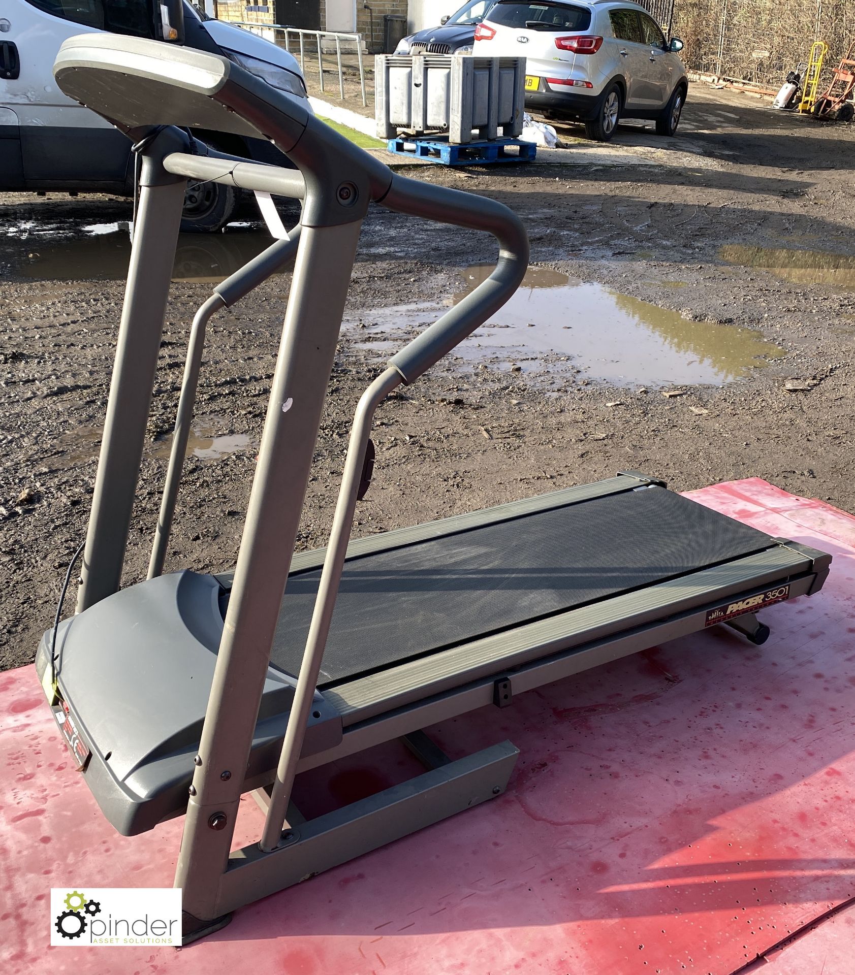 Pacer 3501 foldable Treadmill - Image 4 of 5