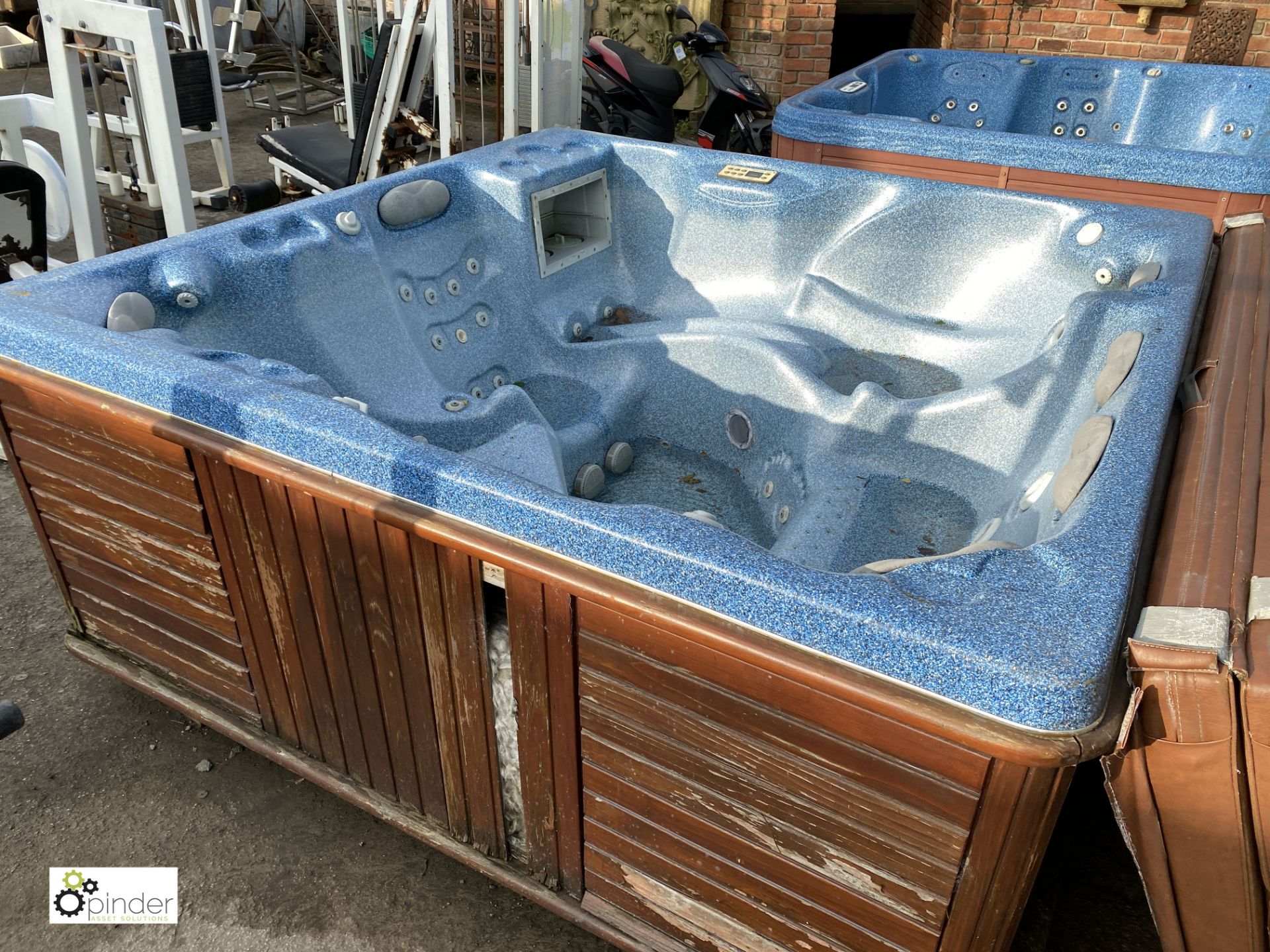 2 Spaform 6-person Hot Tubs/Spas - Image 3 of 15