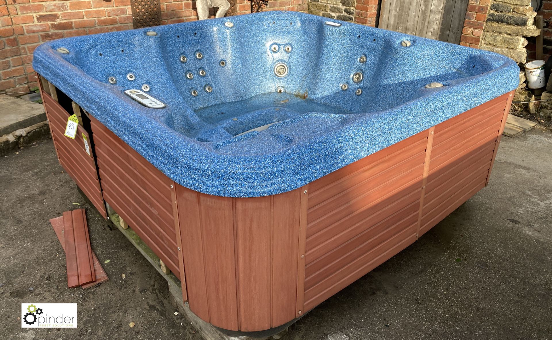 2 Spaform 6-person Hot Tubs/Spas - Image 10 of 15