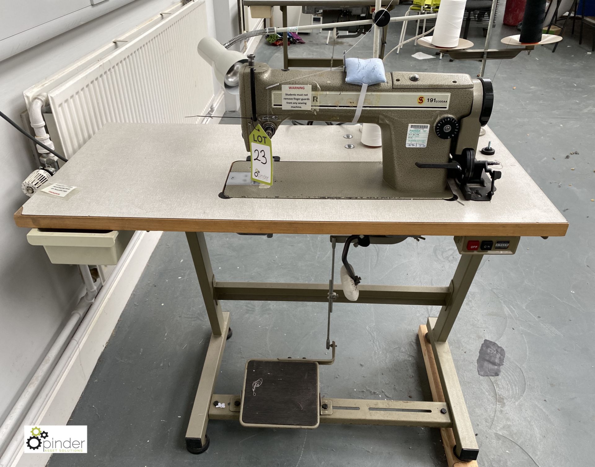 Singer 191D300AA Lockstitch Sewing Machine, 240volts (location: Level 1, Joinery Workrooms)