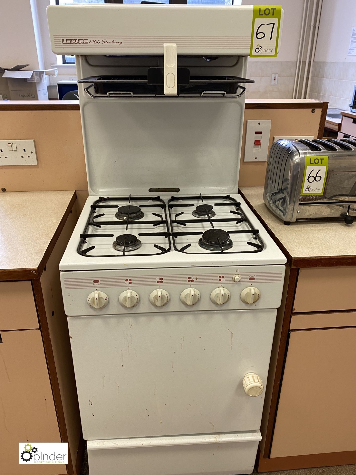 Leisure 2100 Sterling 4-ring Gas Oven and Grill (location: Level 2, B276 Room)