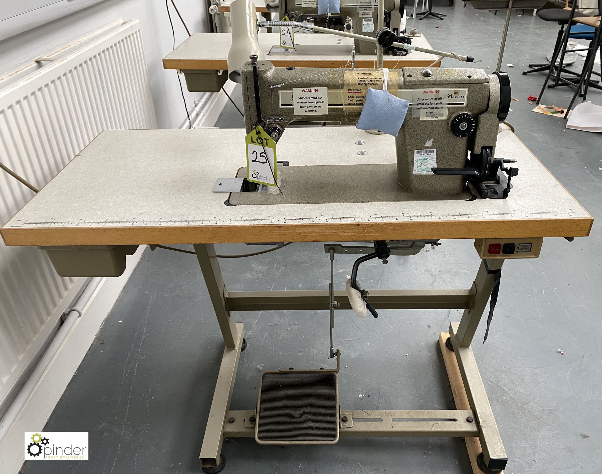 Singer 191D200AA Lockstitch Sewing Machine, 240volts (location: Level 1, Joinery Workrooms)