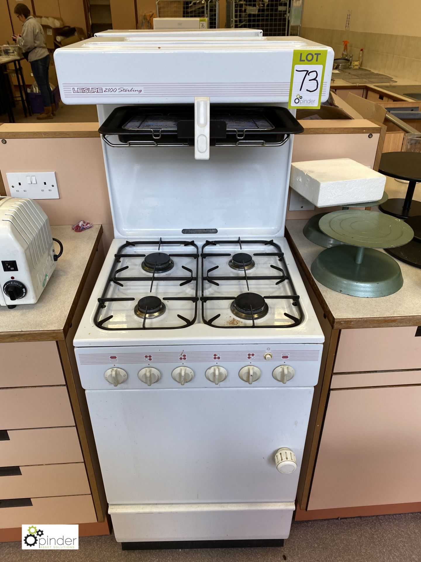 Leisure 2100 Sterling 4-ring Gas Oven and Grill (location: Level 2, B276 Room)