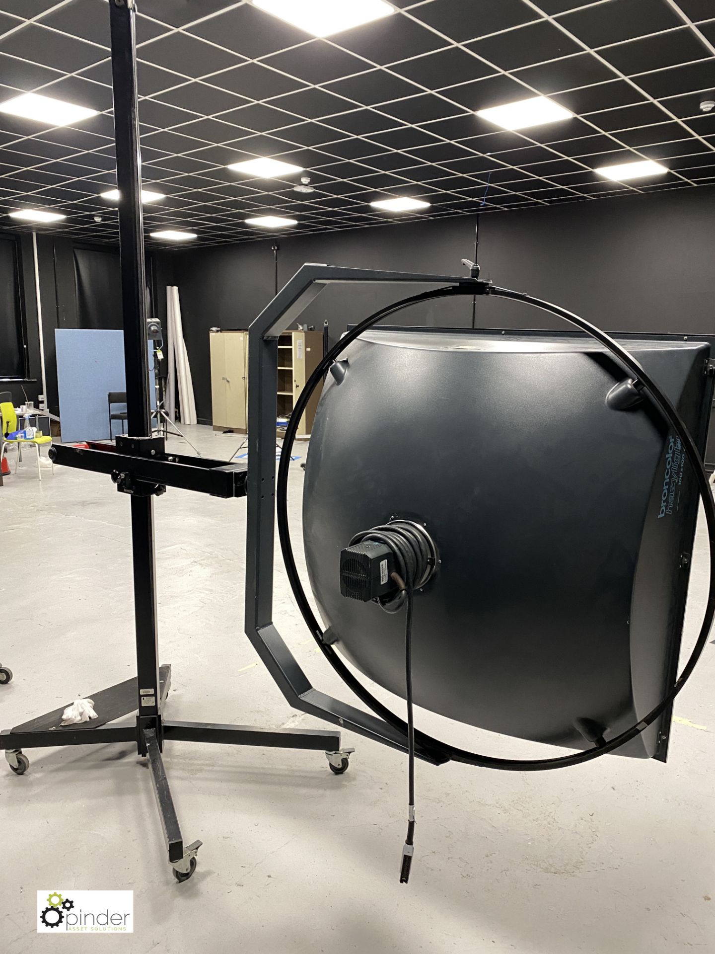 Broncolor Hazylight 2 100 x 100 Solid Softbox, with adjustable Broncolor mobile stand (location: - Image 4 of 5
