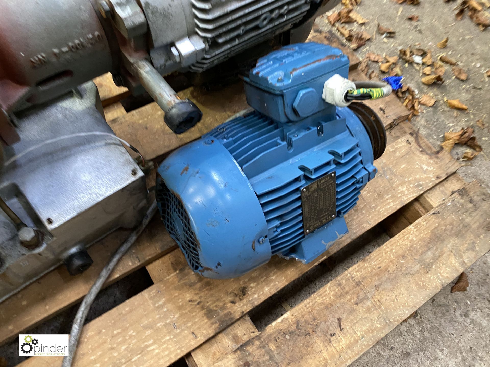 5 various Electric Motors and 2 Pumps, to pallet (please note this lot has a lift out fee of £5 plus - Image 5 of 5