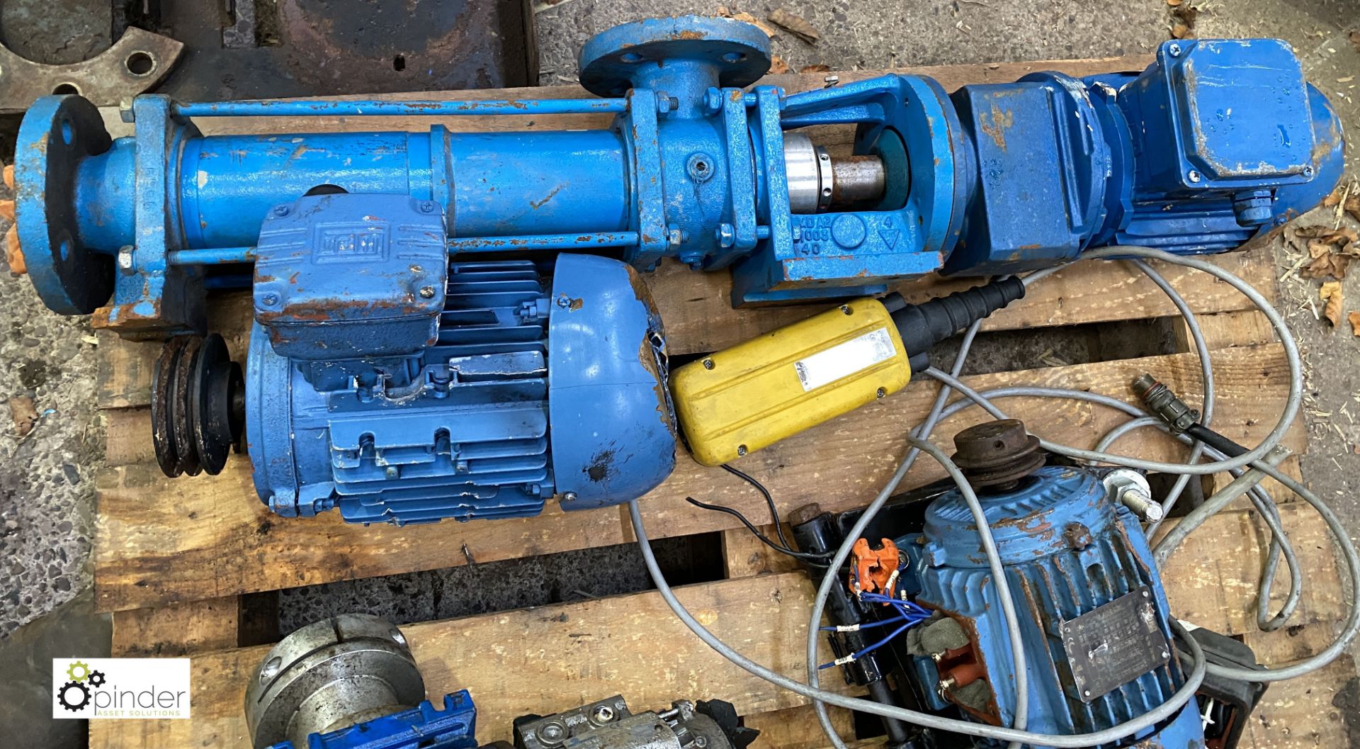 5 various Electric Motors and 2 Pumps, to pallet (please note this lot has a lift out fee of £5 plus - Image 2 of 5