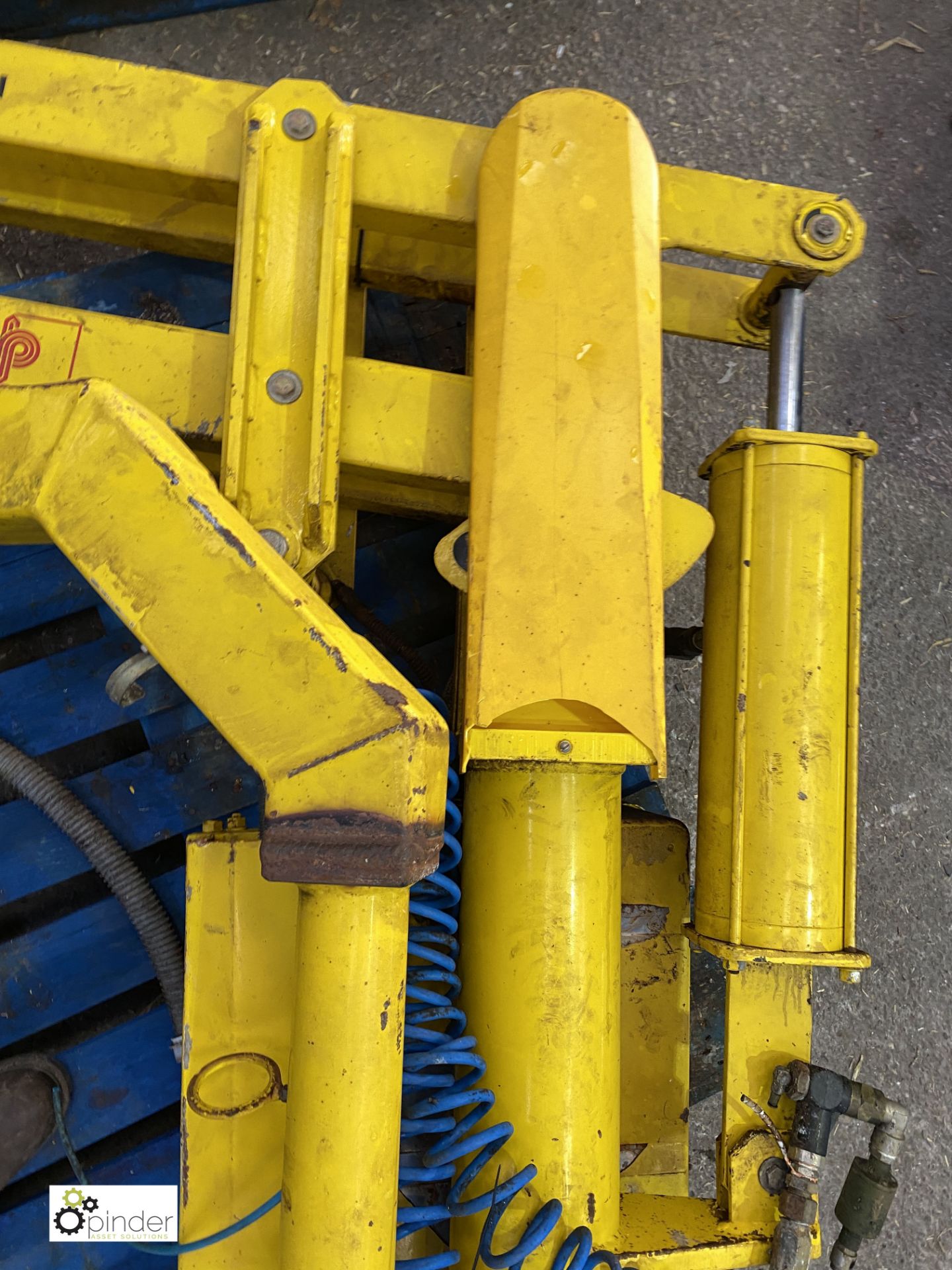 Dalmec pneumatic Lifting Arm (please note this lot has a lift out fee of £10 plus vat) - Image 3 of 4