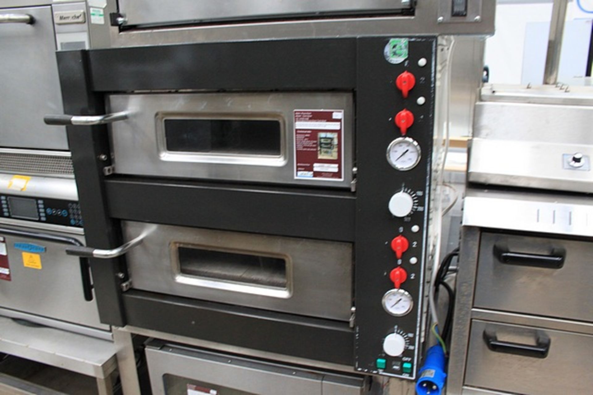 Twin Deck Pizza Oven The Twin Deck pizza oven has been designed for pizzeriaâ€™s for both large