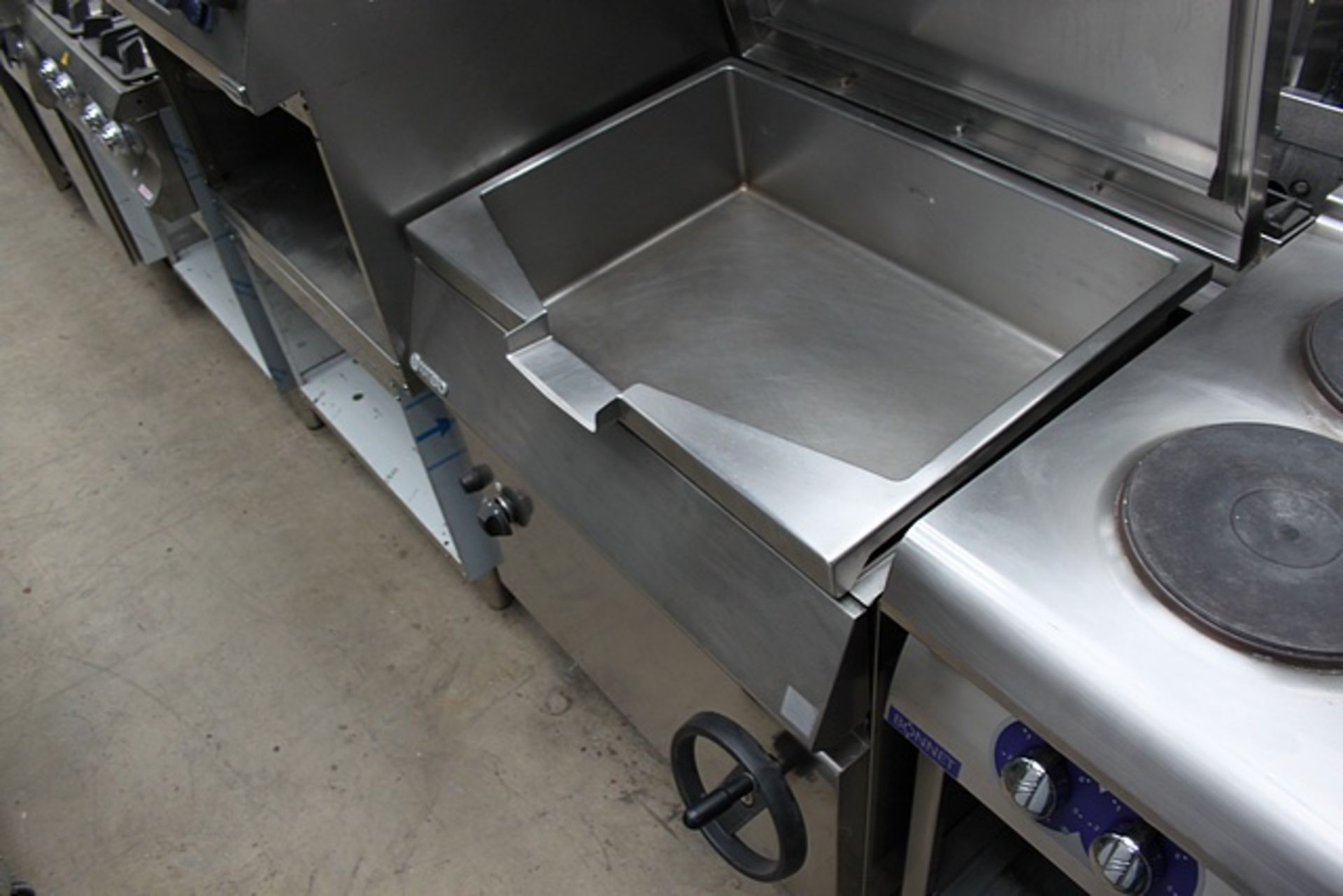 Mareno NBR78GF Manual Tilt 60 Ltr Gas Brat Pan Stainless Steel 800mm X 800mm X 860mm ( Location