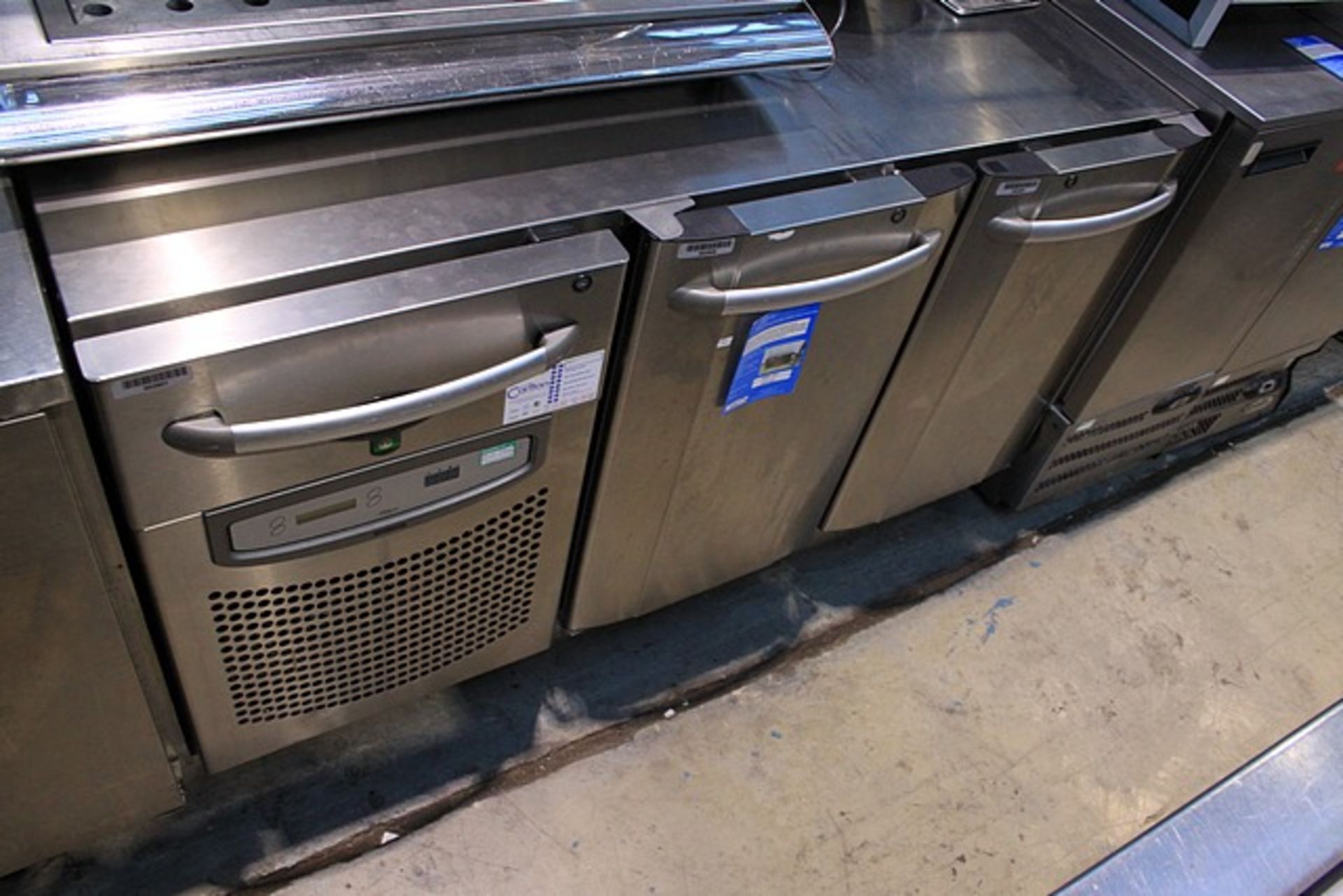 Foster EPREM1/2H Stainless Steel 2 Door Counter Fridgeoffers the flexibility and quality you would