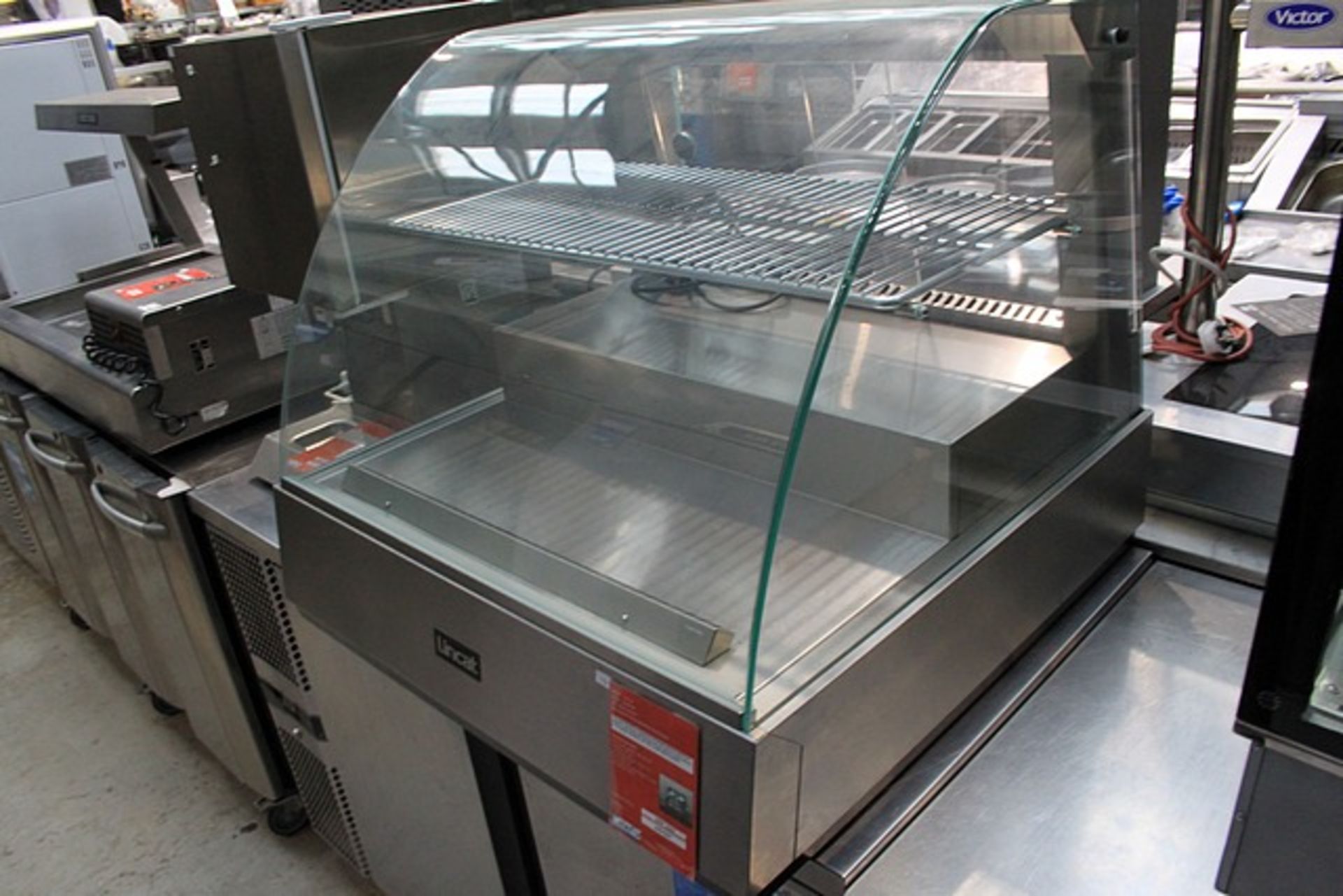 Lincat Refrigrated showcase SCR785 The Lincat SCR785 is a refrigerated food display showcas which is