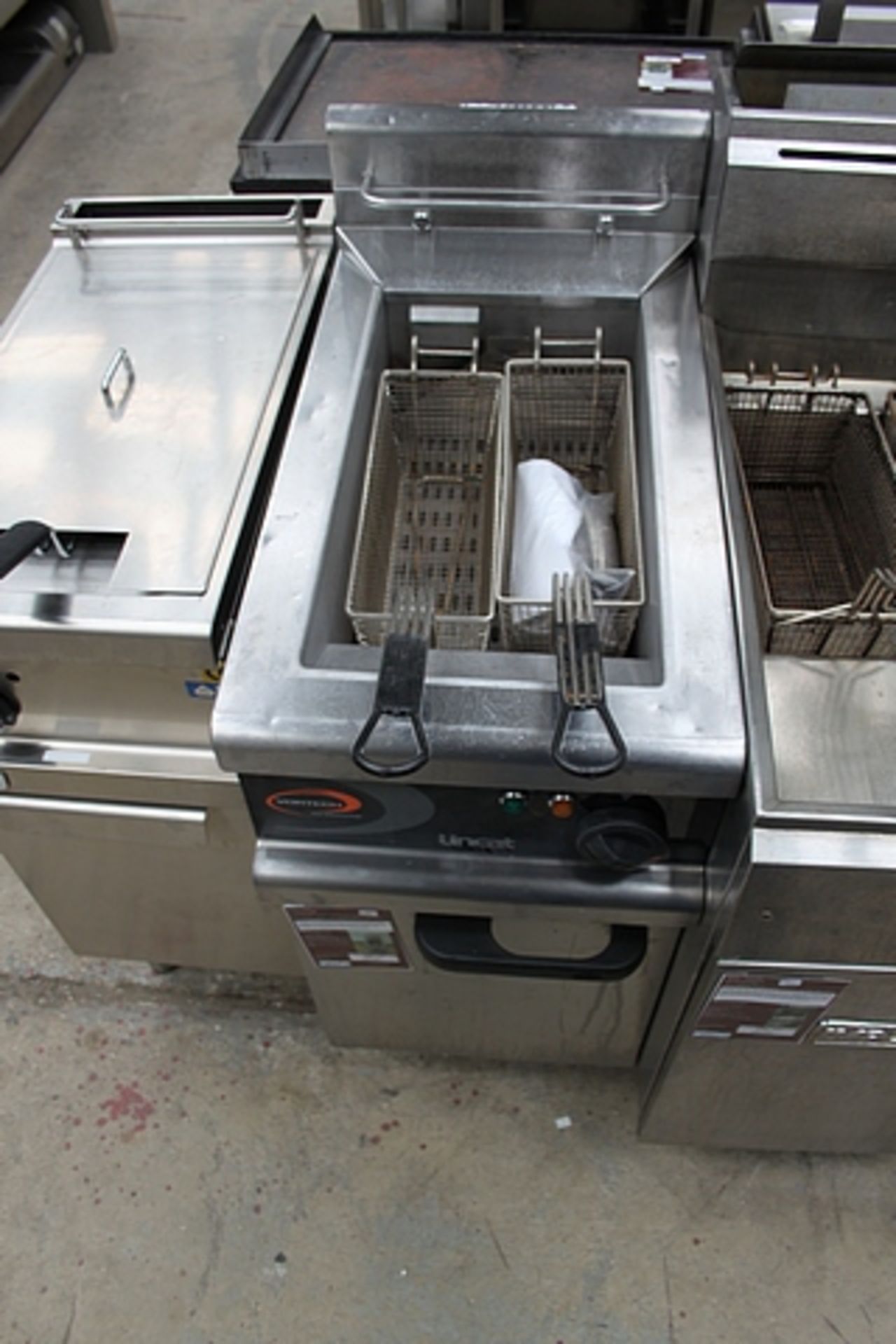 Lincat OG7115 Stainless Steel Single Tank Twin Basket Gas Fryer The Lincat Fryer is a robust