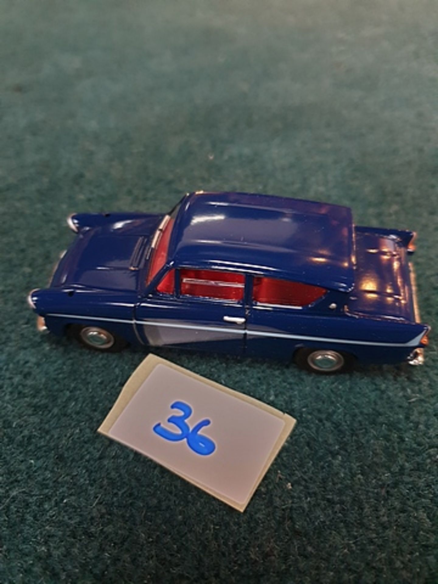 Corgi Vanguards 1950s to 1960s classic popular Saloon cars series scale 1/43 model VA1000 Corgi - Image 3 of 3