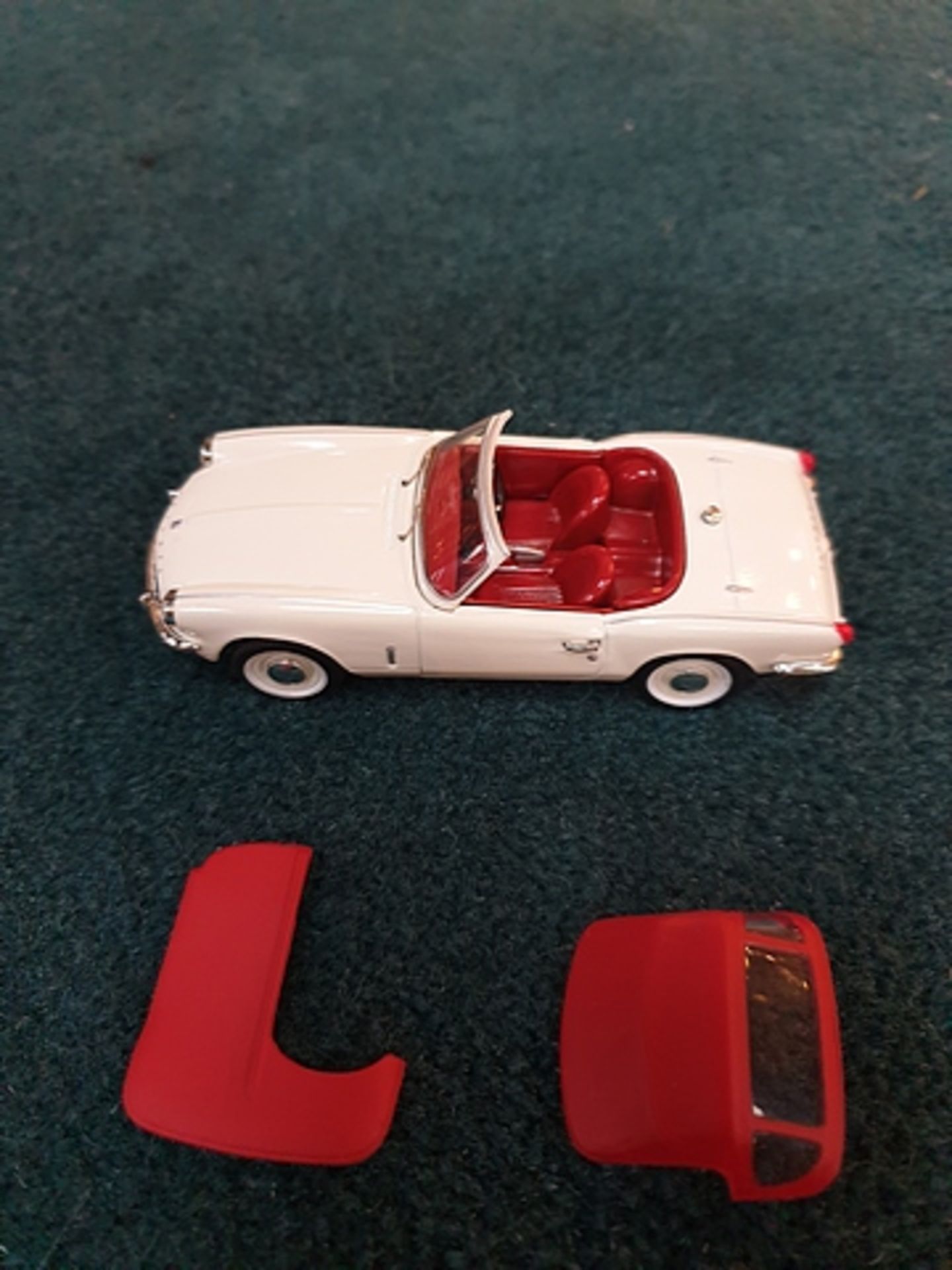 Corgi Vanguard scale 1/43 model VA06705 Triumph Spitfire MKIII White / Red Hood Limited Edition