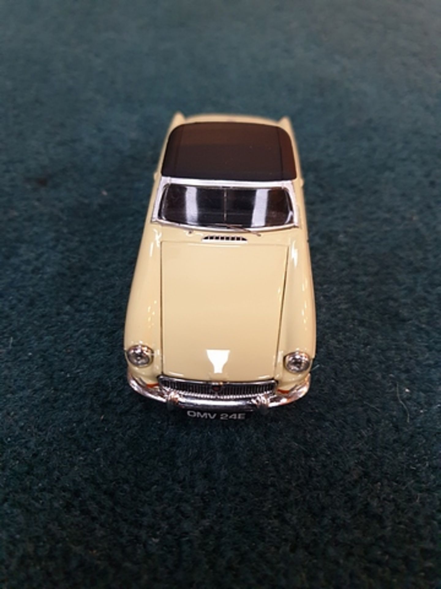 Corgi Vanguards classics scale 1/43 model VA10705 MGB Open Top Pale Primrose Limited Edition - Image 4 of 5