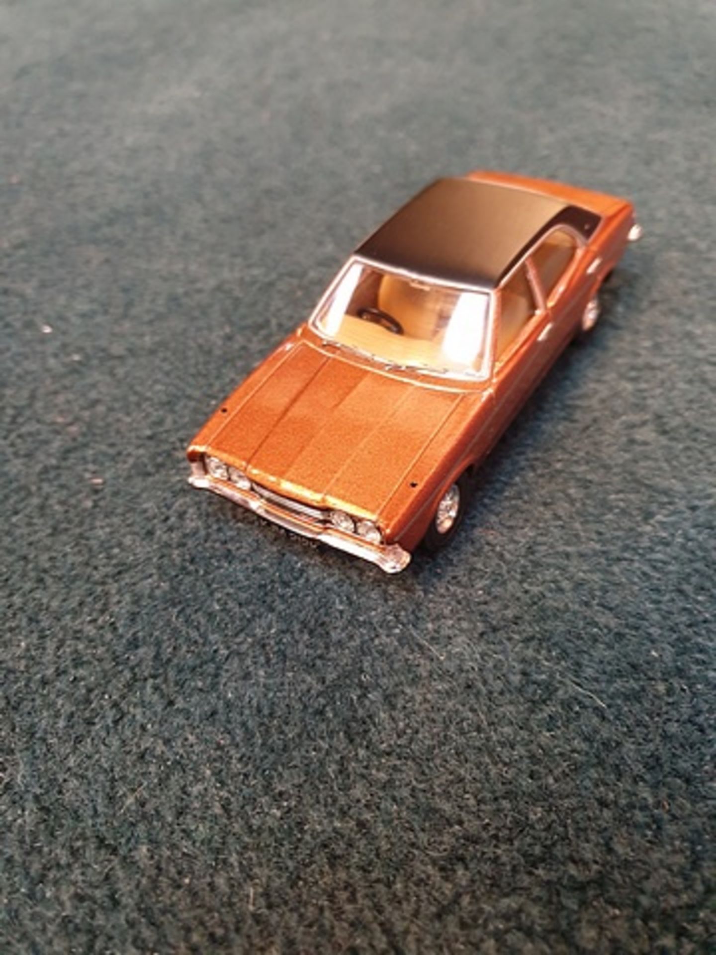 Corgi Vanguards Scale 1/43 Model VA10306 Ford Cortina Mk3 2.0 Ltr GXL Copper Brown Complete With - Image 2 of 3