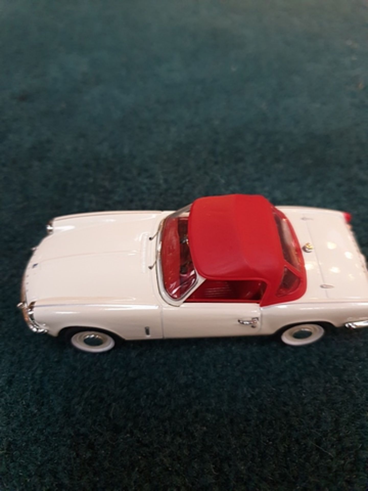 Corgi Vanguard scale 1/43 model VA06705 Triumph Spitfire MKIII White / Red Hood Limited Edition - Image 4 of 6