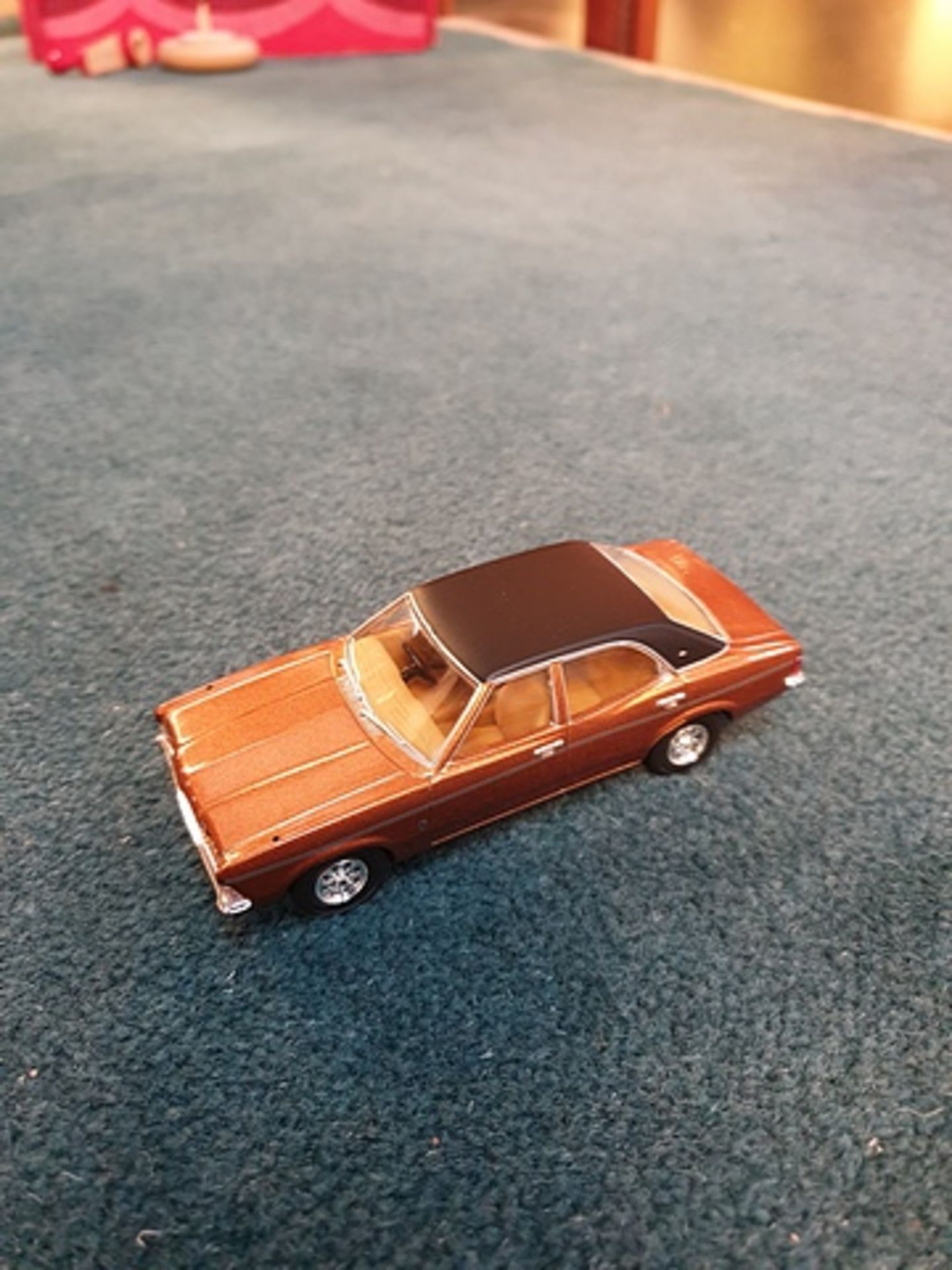 Corgi Vanguards Scale 1/43 Model VA10306 Ford Cortina Mk3 2.0 Ltr GXL Copper Brown Complete With