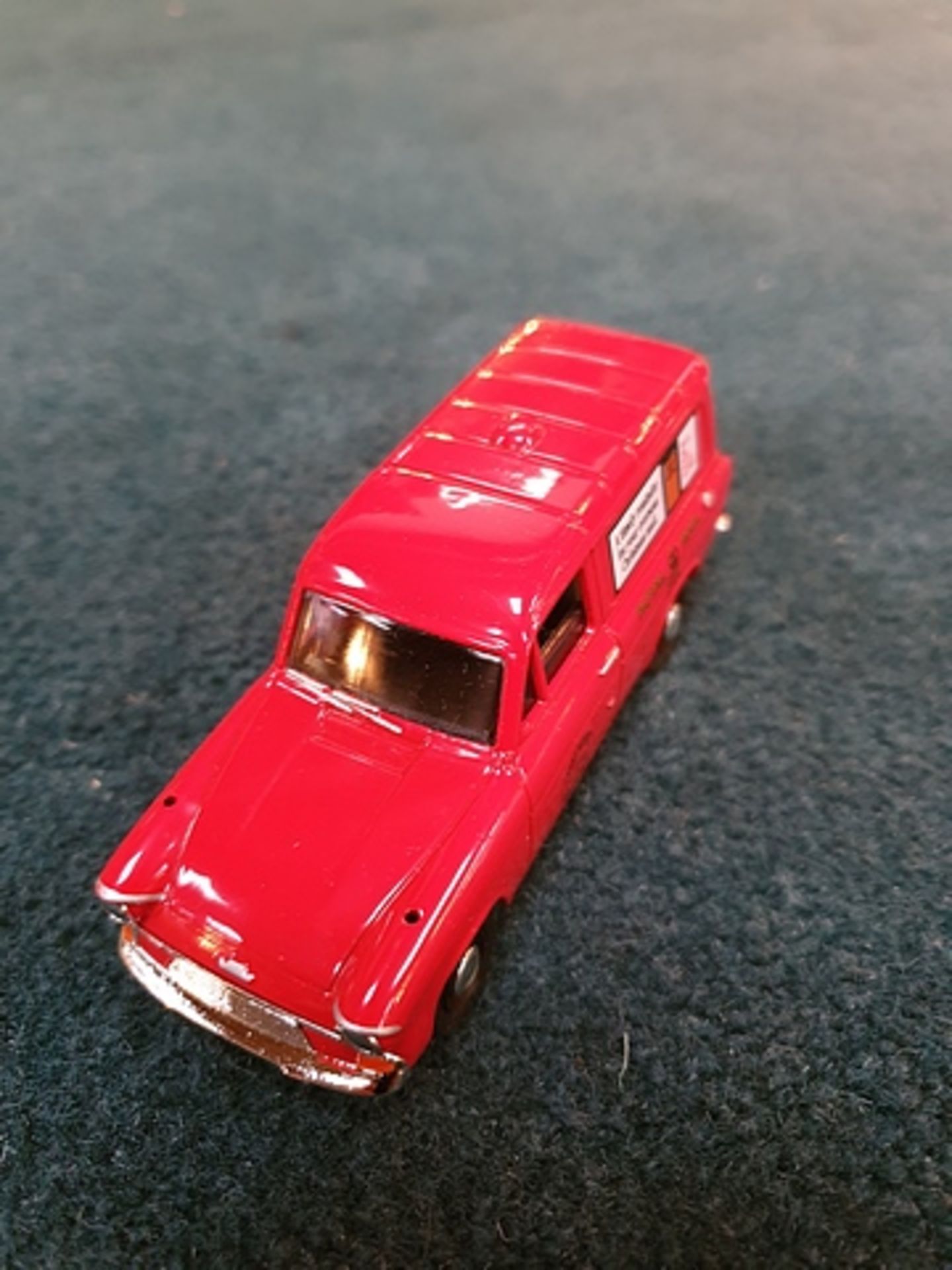 Corgi Vanguards 1950s to 1960s classic commercial vehicles series scale 1/43 model VA4000 Ford - Image 3 of 3