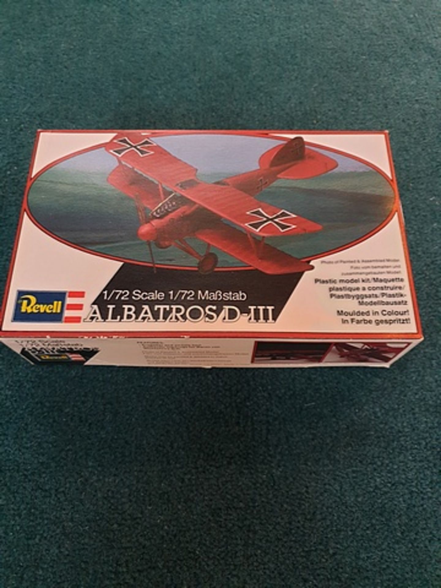 Revell scale 1/72 model 4110 Albatros D-III model airplane kit released 1980 complete in box