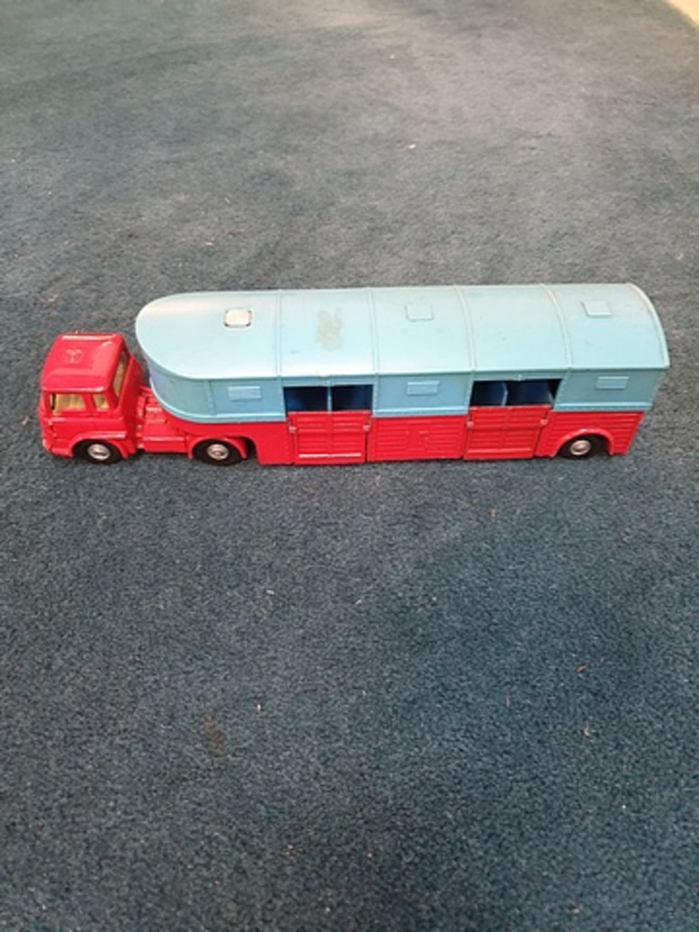 Corgi Major Toys 1121 Bedford Truck and Articulated Horse Box Chipperfield's Circus 1960 blue and