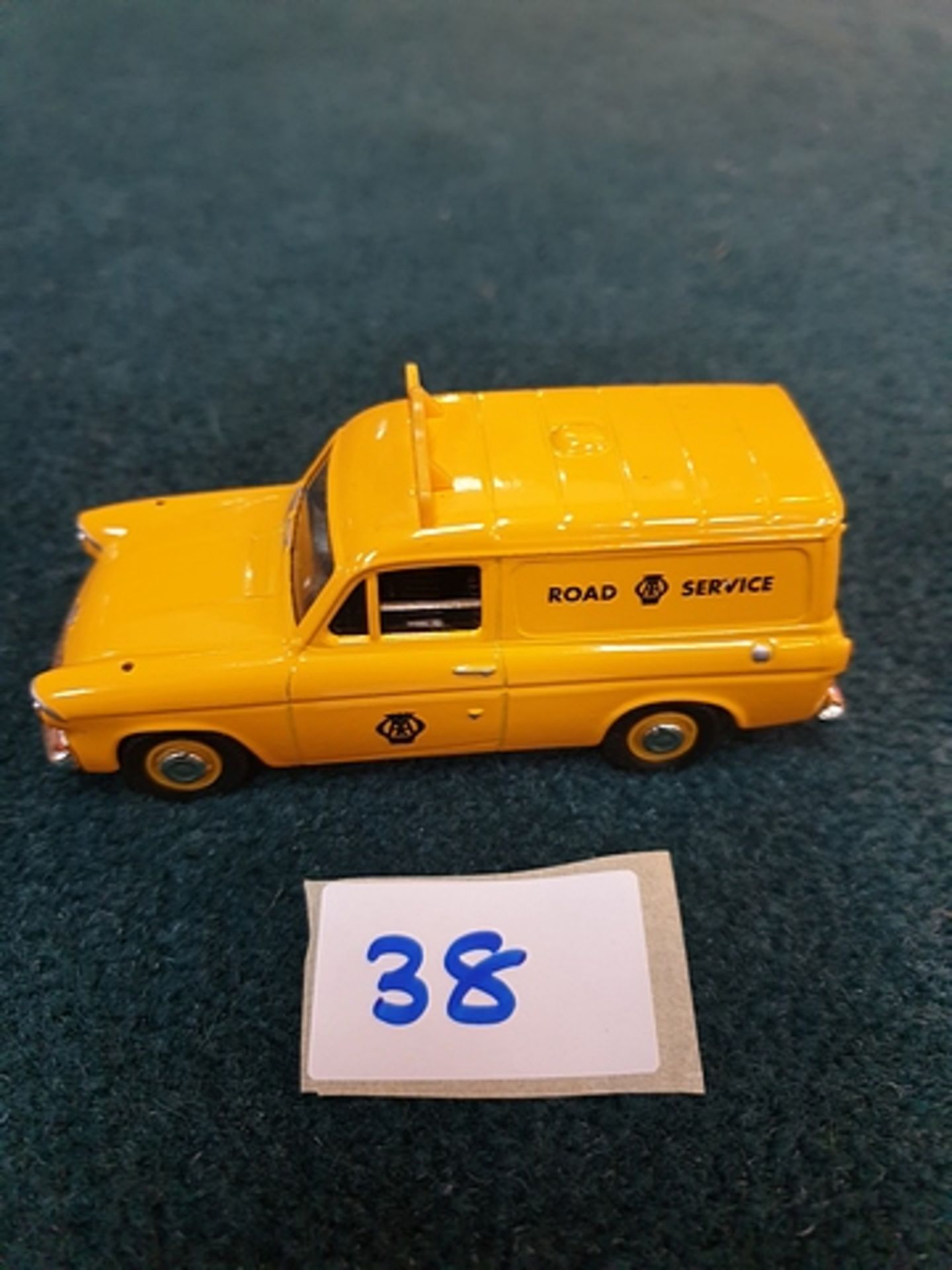 Corgi Vanguards 1950s to 1960s classic commercial vehicles series scale 1/43 model VA4001 Automobile - Image 3 of 3