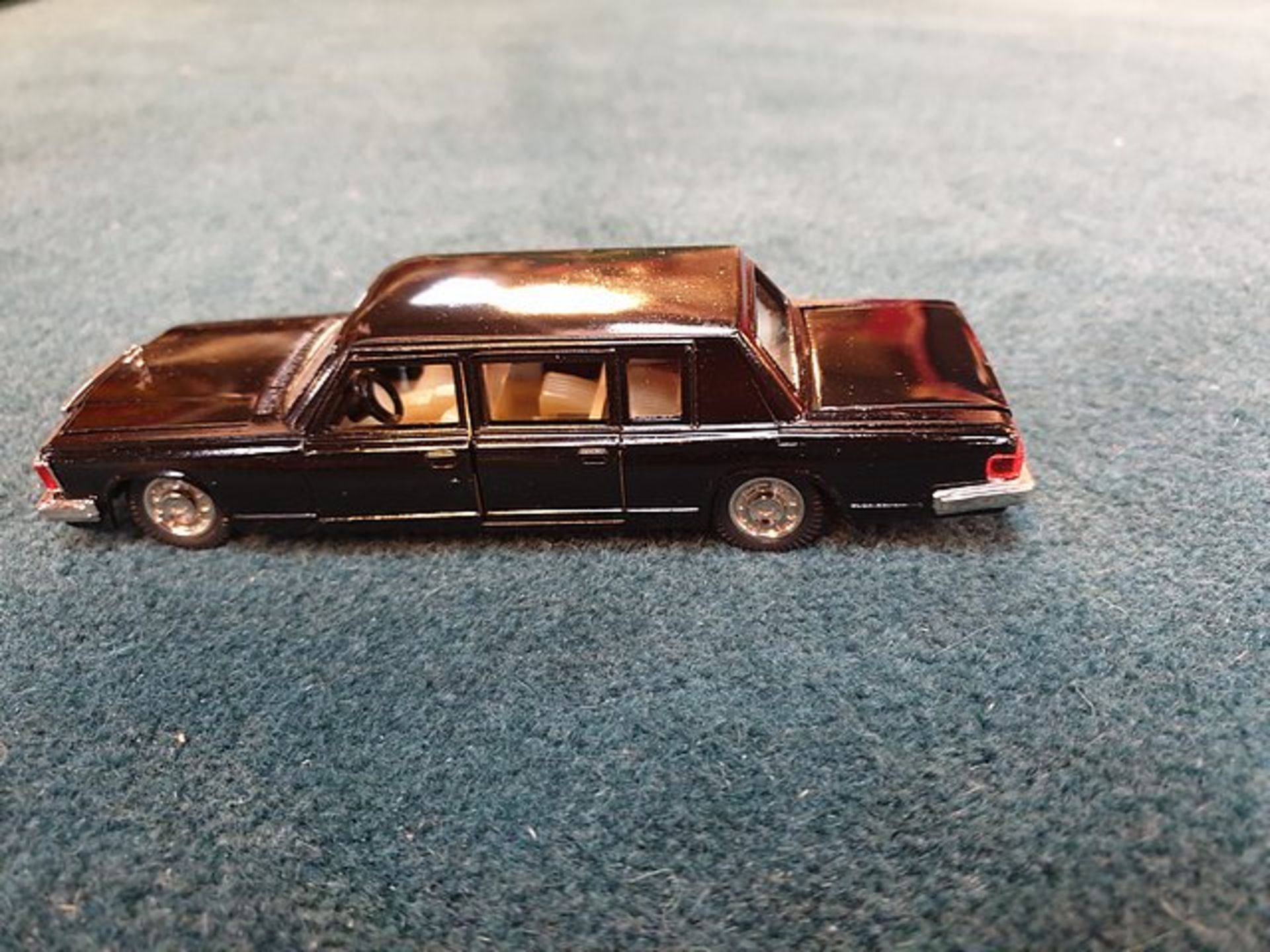 Novoexport (Russia) Diecast Made In USSR Russian ZIL.115 Limousine Scale 1/43 Boxed - Image 2 of 4