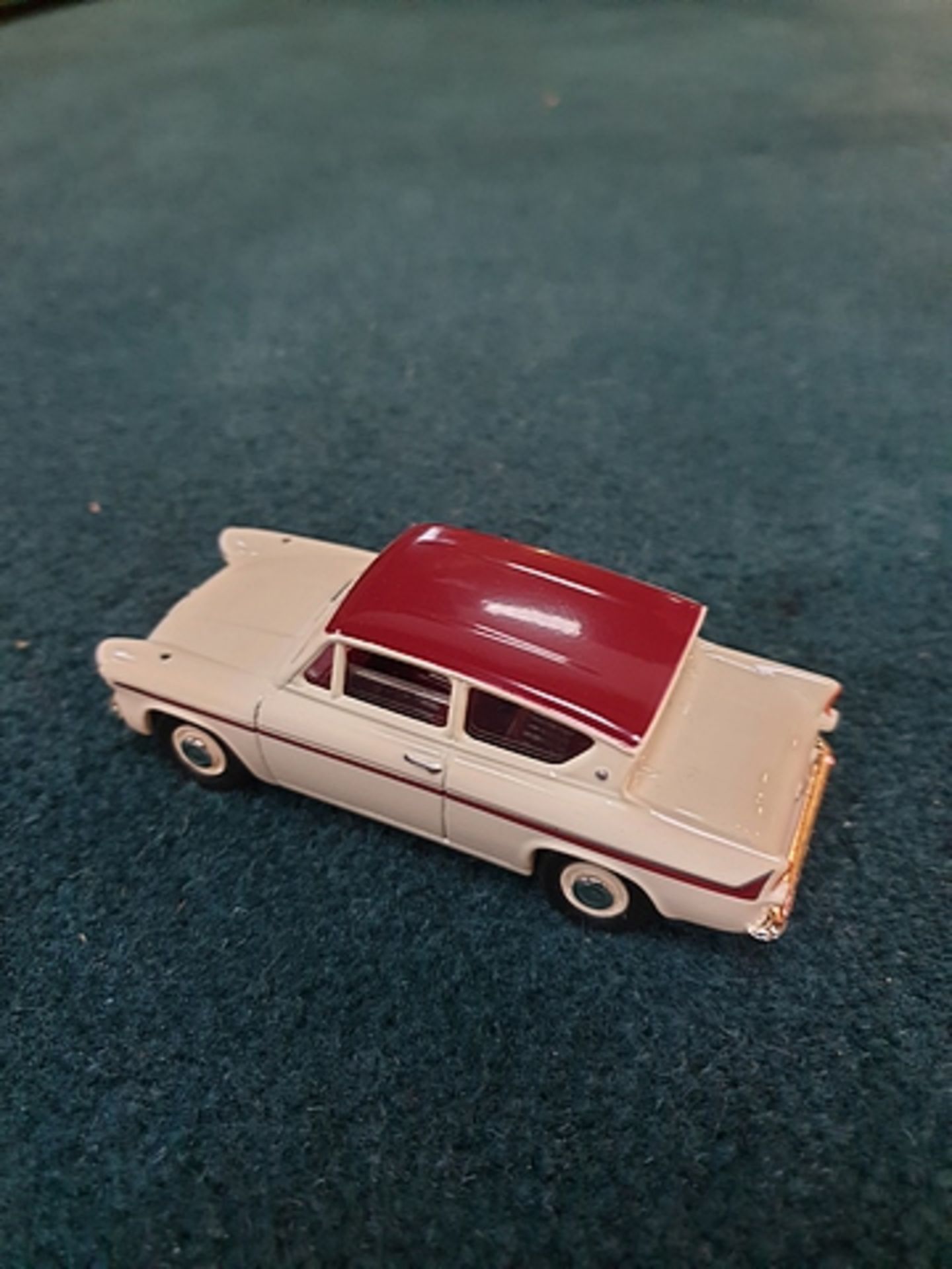 Corgi Vanguards 1950s To 1960s Classic Popular Saloon Cars Series Scale 1/43 Model V85000 Red Tiumph - Image 2 of 4