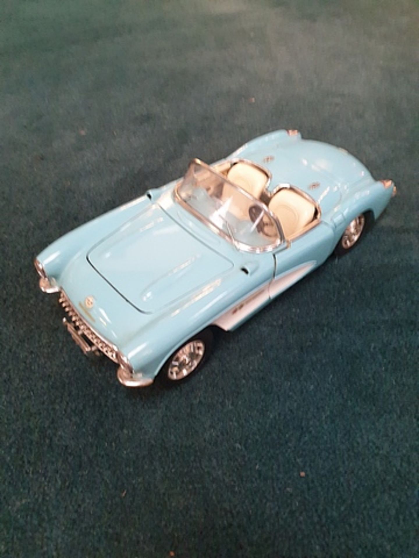 Burago 1/18 Scale Diecast - 3024 Chevrolet Corvette 1957 Model (unboxed)