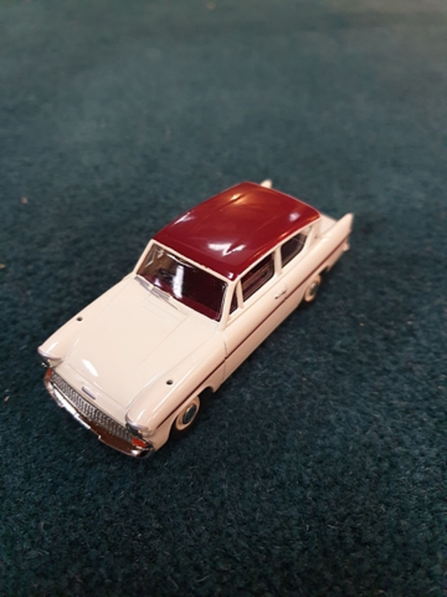 Corgi Vanguards 1950s To 1960s Classic Popular Saloon Cars Series Scale 1/43 Model V85000 Red Tiumph - Image 3 of 4