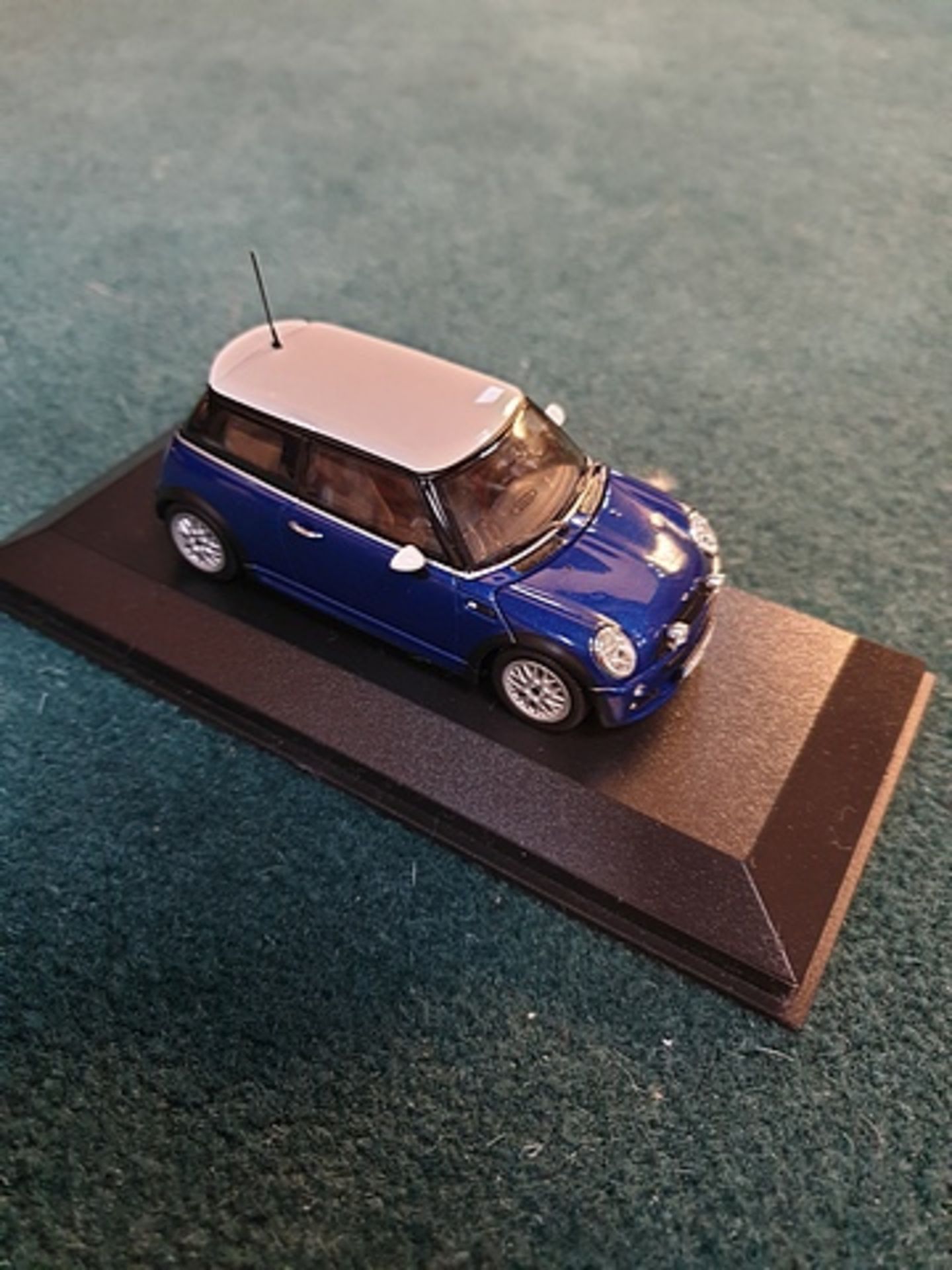 Minichamps 1/43 - 431 138270 Mini One W/ Aero Package 2003 Blue Metallic Limited To 1632 Pieces