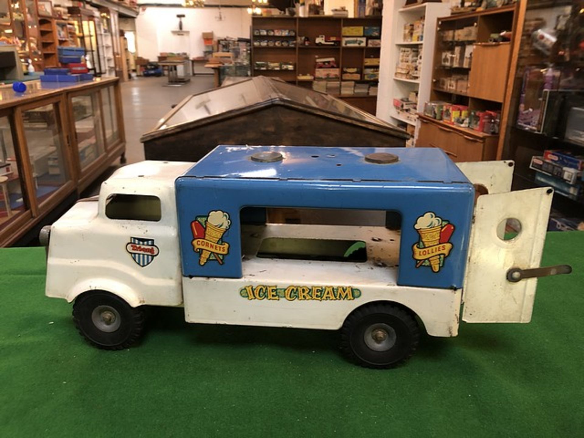 Triang Tri-Ang 1960s Junior Series "Ice Cream Van" Made In England C1960 Complete With Matthey Swiss - Image 2 of 2