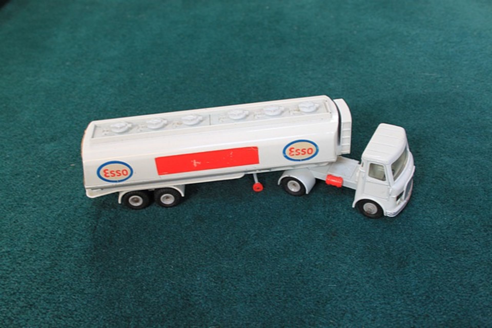 Dinky Toys # 945 Diecast A.E.C. Esso Fuel Tanker Complete With Box - Image 2 of 2