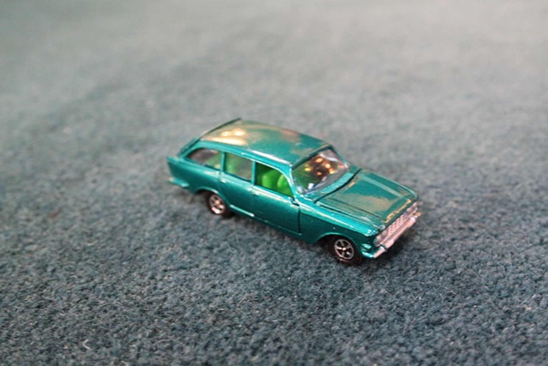 Lone Star Flyers #14 Diecast MKIII FORD ZODIAC ESTATE In Metallic Green And Green Interior With - Image 3 of 3