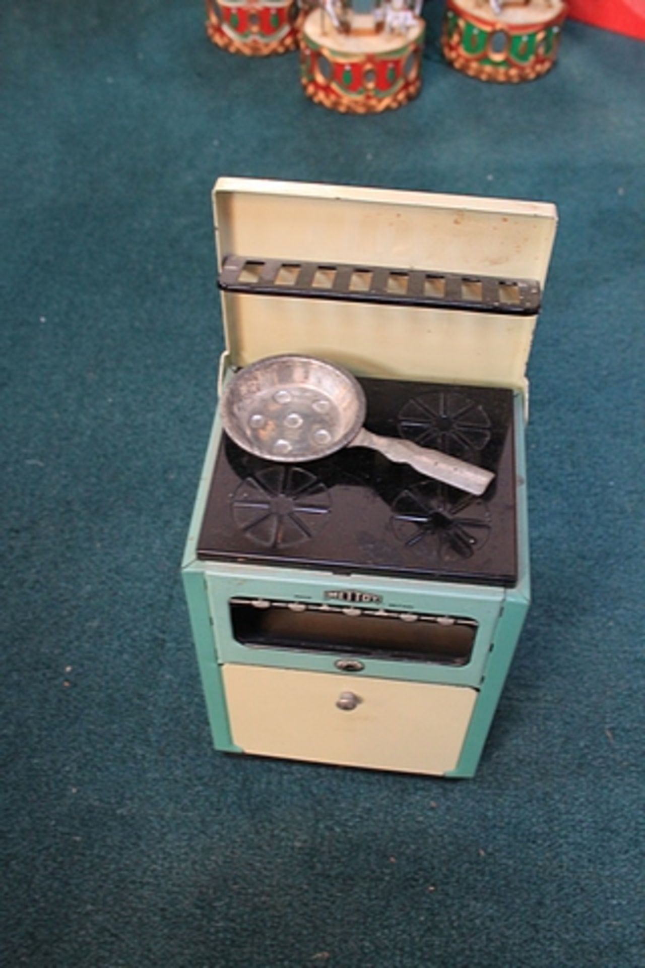 Mettoy By Permission Girl Toy Cooker Complete With Frying Pan. Complete In Box - Image 3 of 3