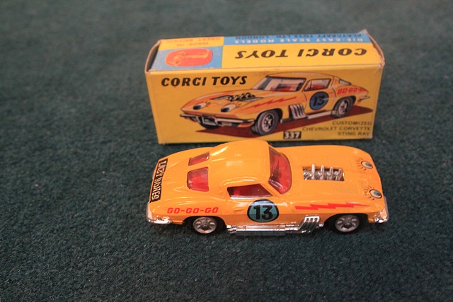 Corgi Toys Diecast model 337 Customized Chevrolet Corvette Sting Ray in yellow with racing number 13