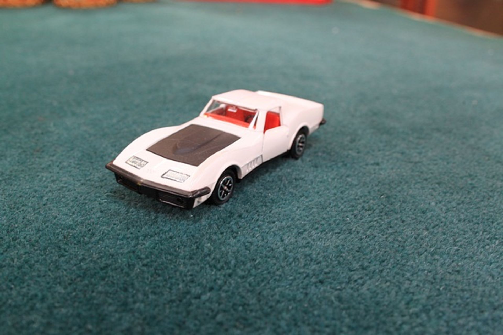 Dinky Toys Diecast # 221 Corvette Stingray In White With Red Interior And Black Bonnet Complete With - Image 3 of 3