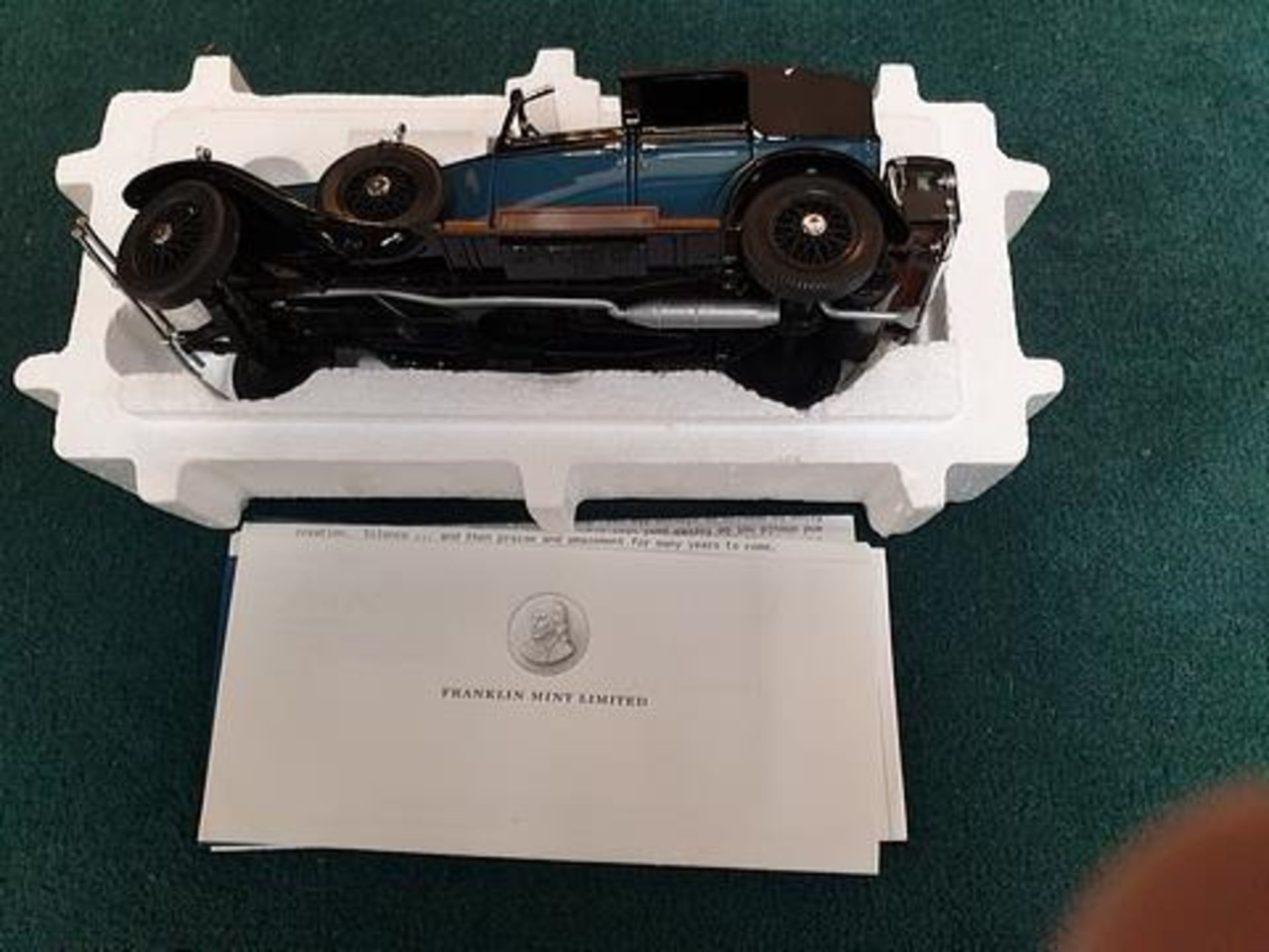 Franklin Mint 1:24 Scale 1929 Rolls Royce Phantom Car In Blue And Black Diecast Complete In Box With