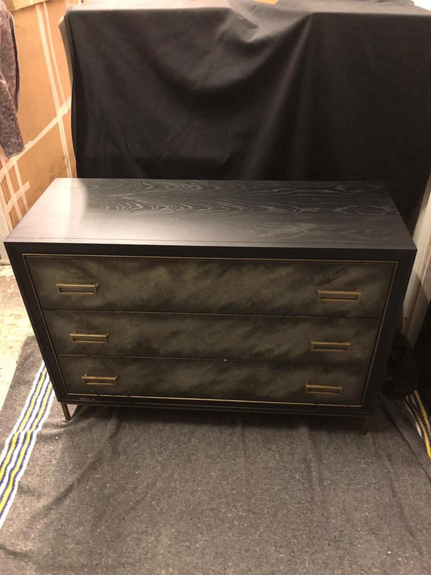 Velum Chest