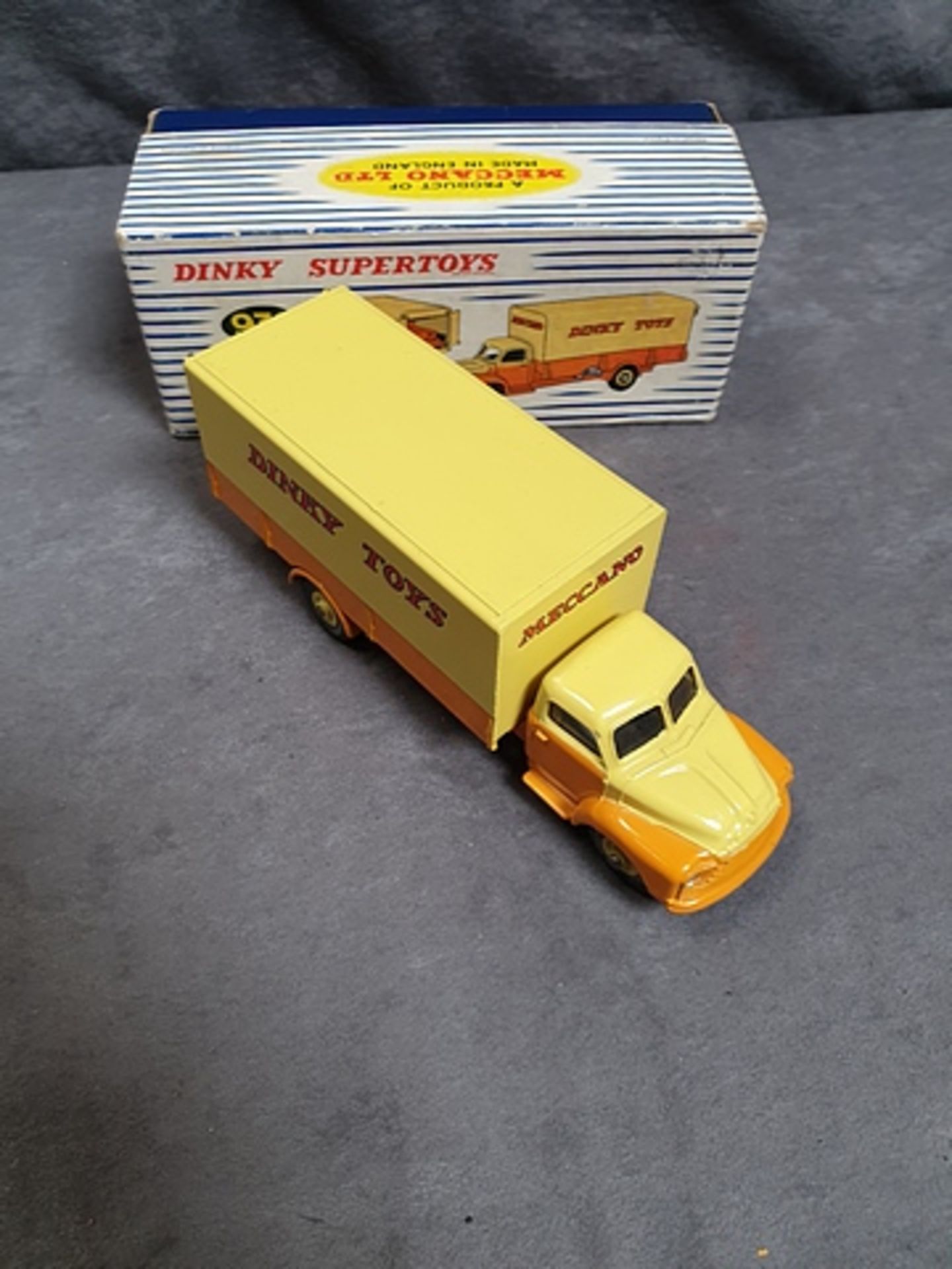 Dinky Diecast Toys #930 Bedford Pallet Jekta Van Complete In Box - Image 3 of 3